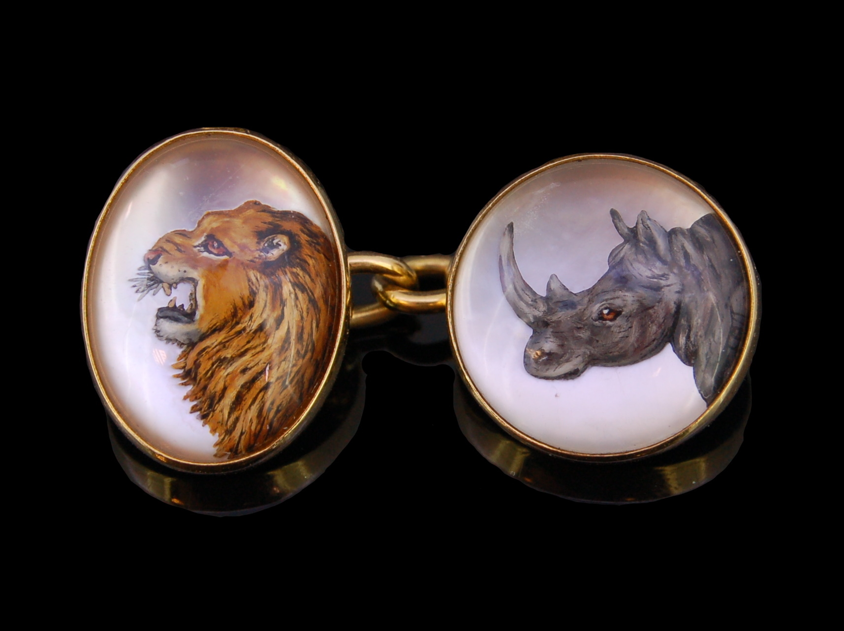 DEAKIN & FRANCIS, A PAIR OF REVERSE INTAGLIO LION AND RHINO CUFFLINK - Image 2 of 4