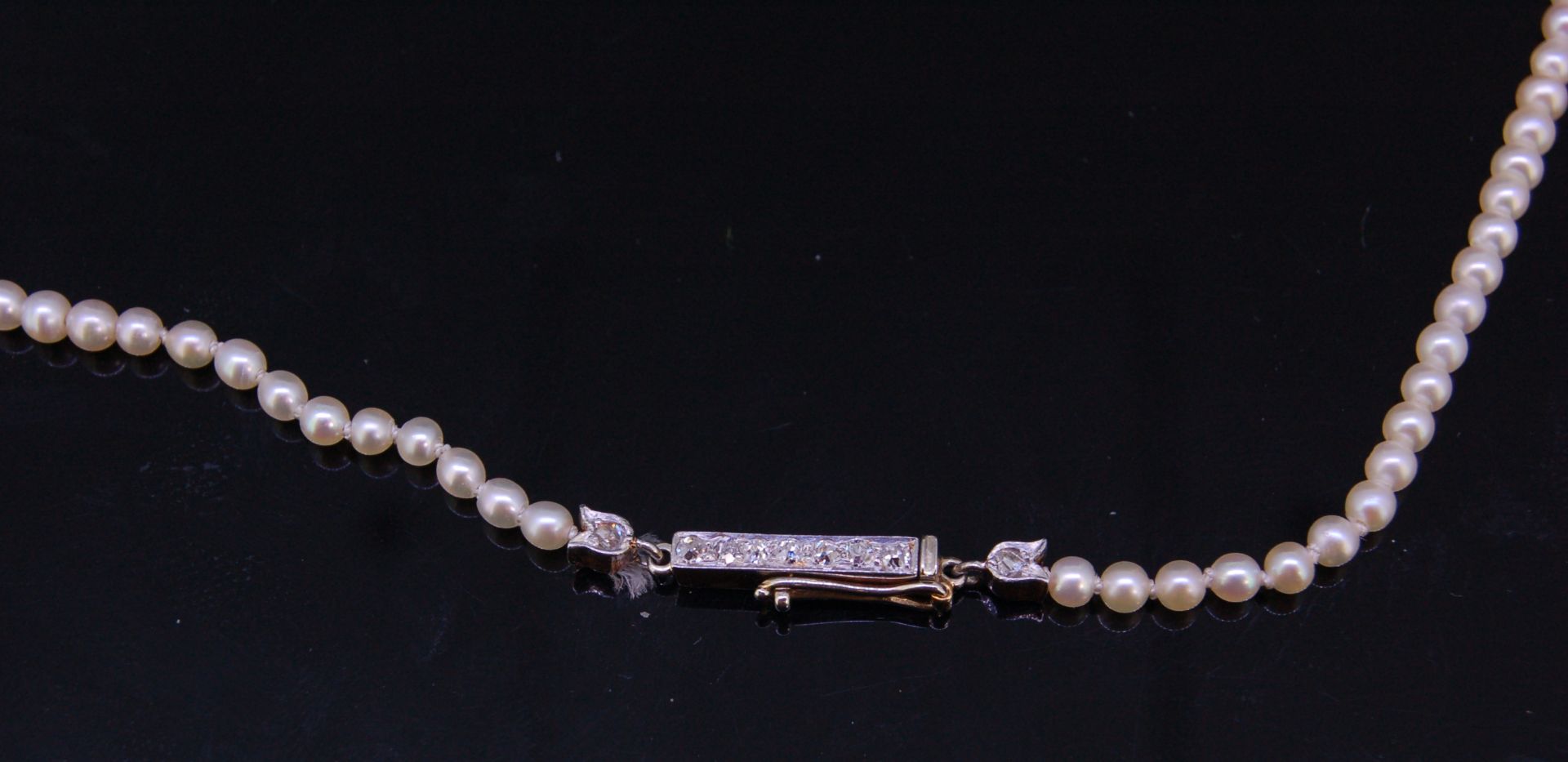 NATURAL PEARL NECKLACE WITH DIAMOND CLASP - Bild 2 aus 2