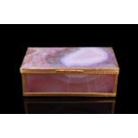 ANTIQUE AGATE AND GOLD SNUFFBOX