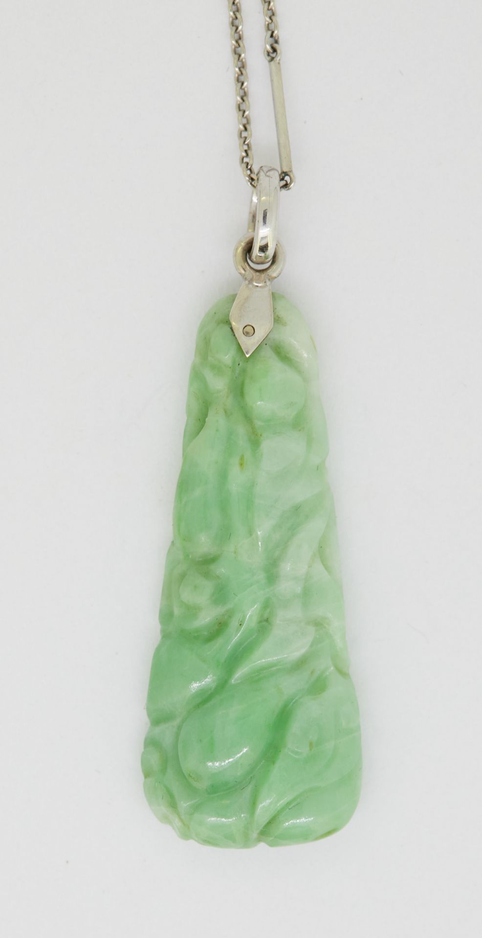 CARVED JADE PENDANT