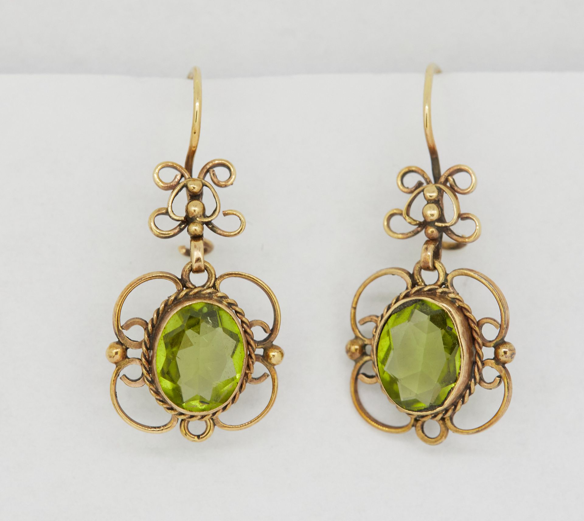 ANTIQUE PAIR OF PERIDOT DROP EARRINGS