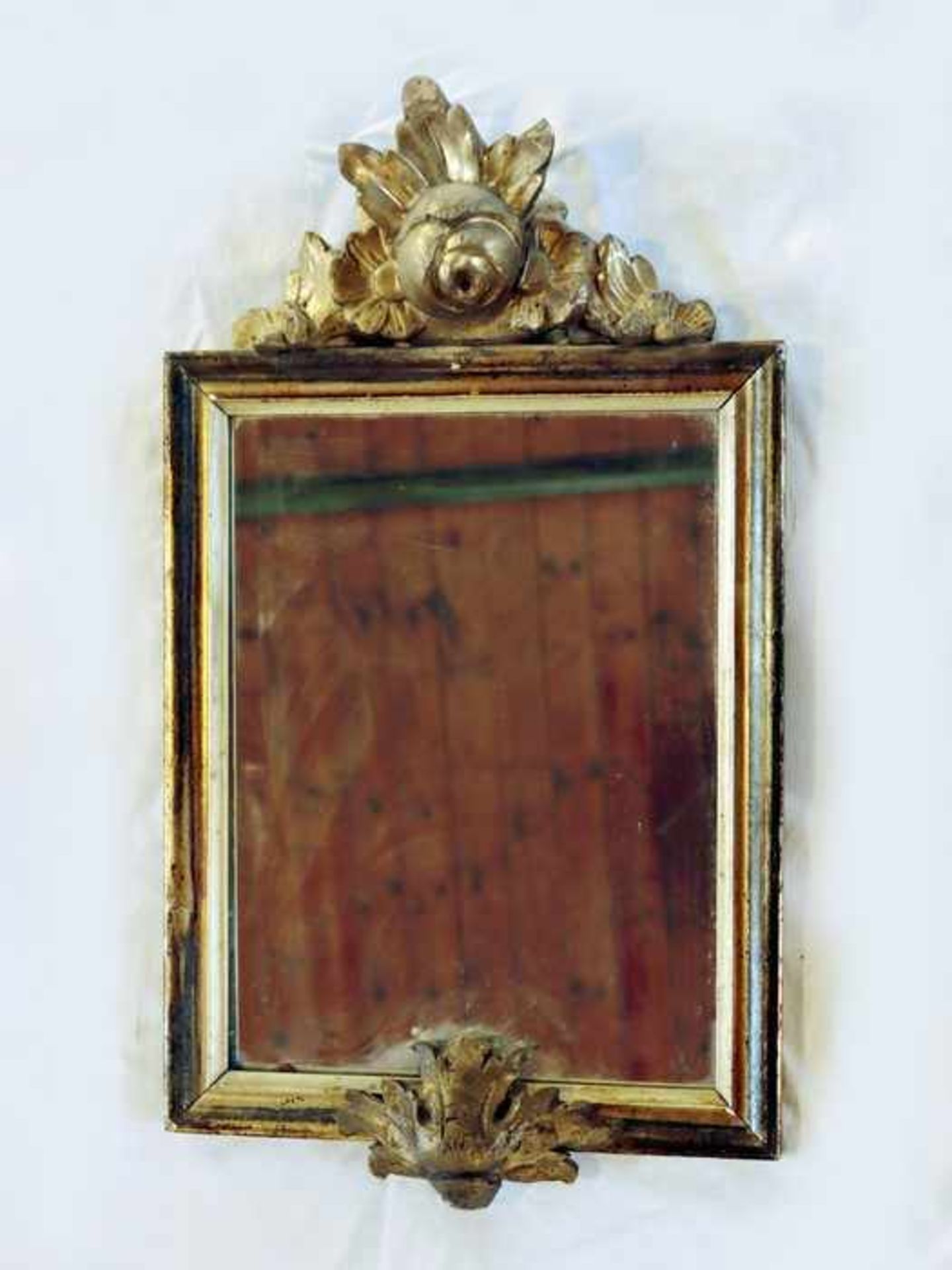 Barock - Wandspiegel18./19.Jh., Holz geschnitzt, gefasst, hochrechteckiger Rahmen m. aufgesetzter