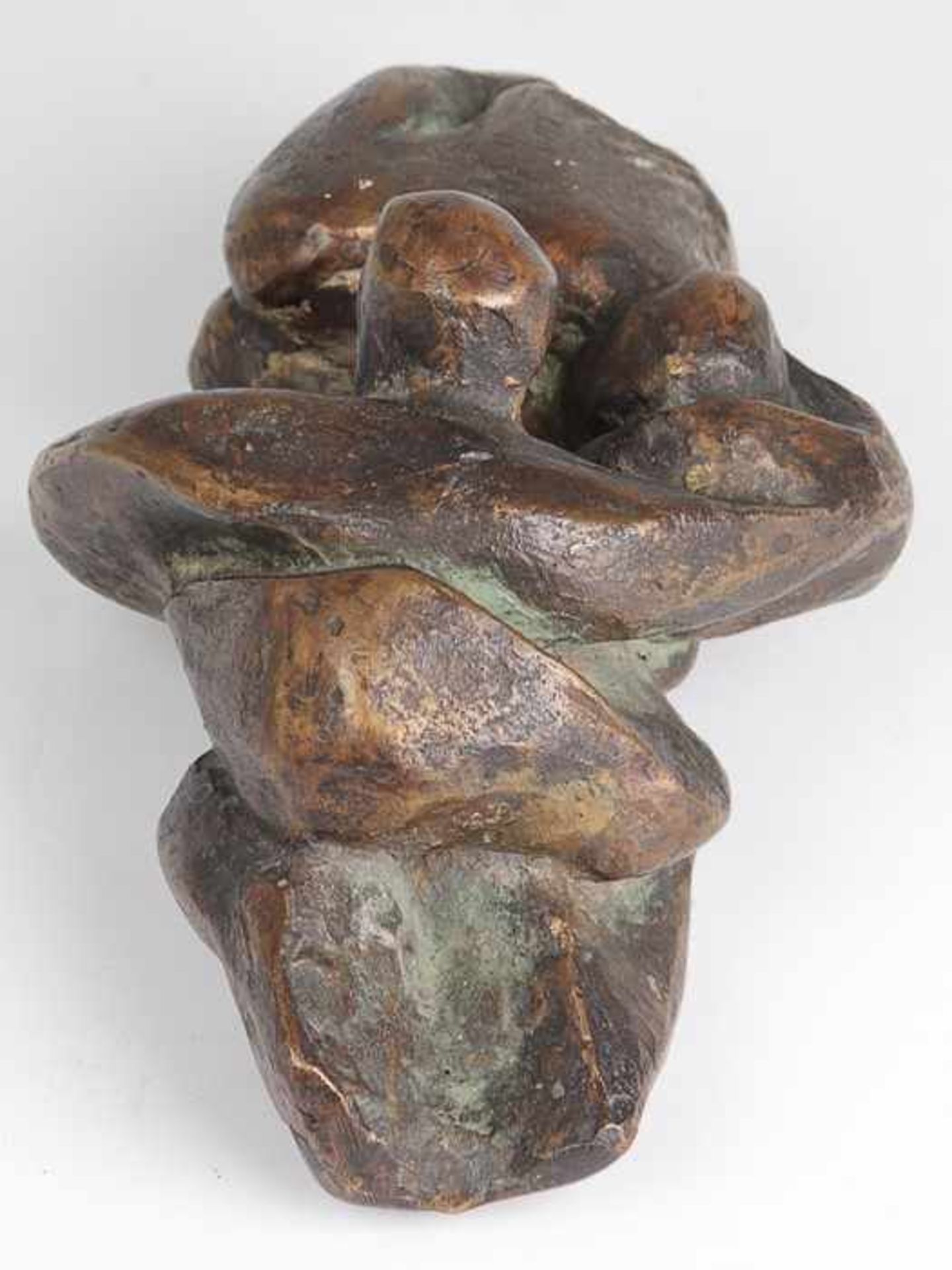 Monogrammist U.F.Bronze, patiniert, ineinander verschlungenes Paar, reduzierte expressionistische - Bild 3 aus 5