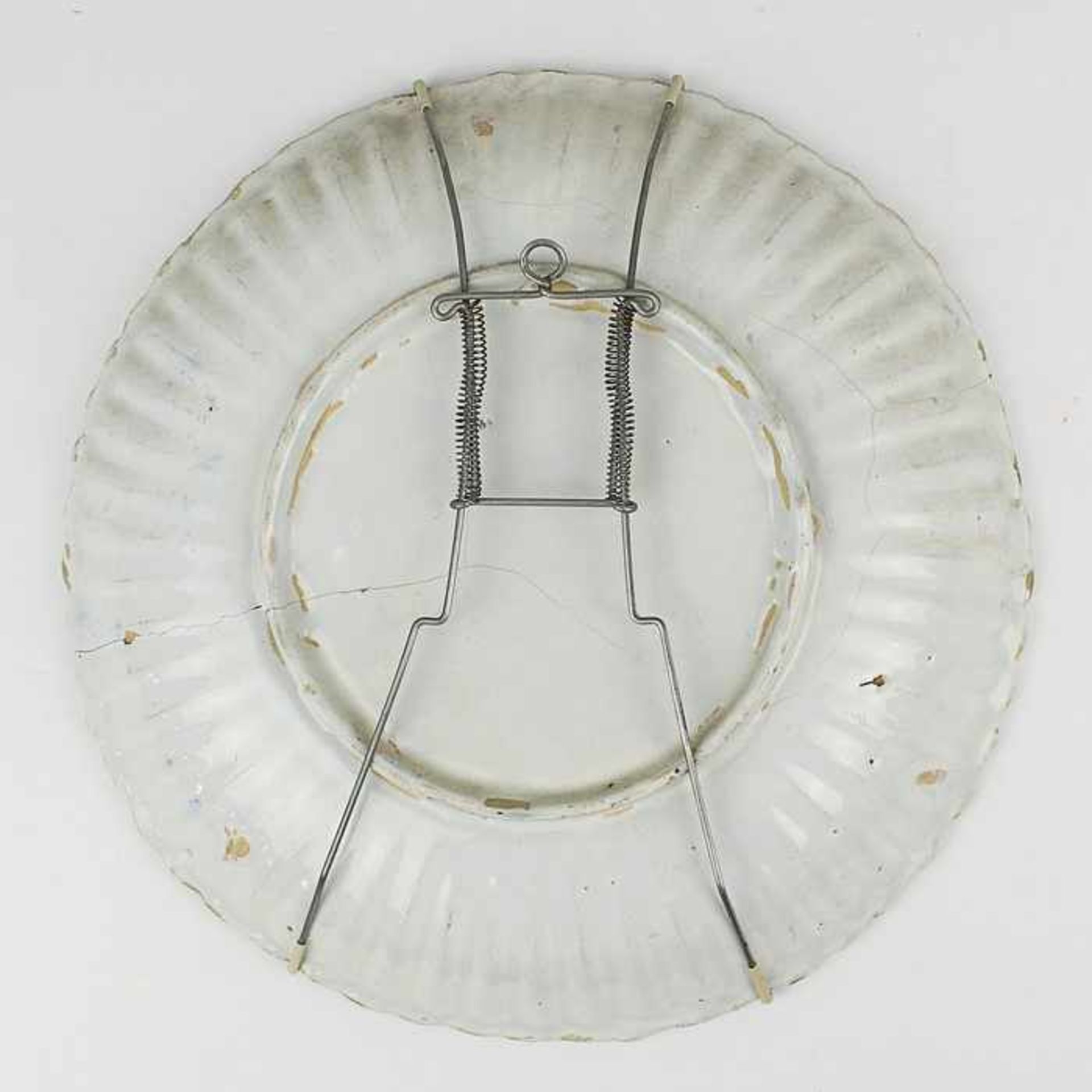Fayence - Platteheller Scherben, rund, gemuldet, gerillte Fahne, im Spiegel Blumenbukett mit - Bild 4 aus 4