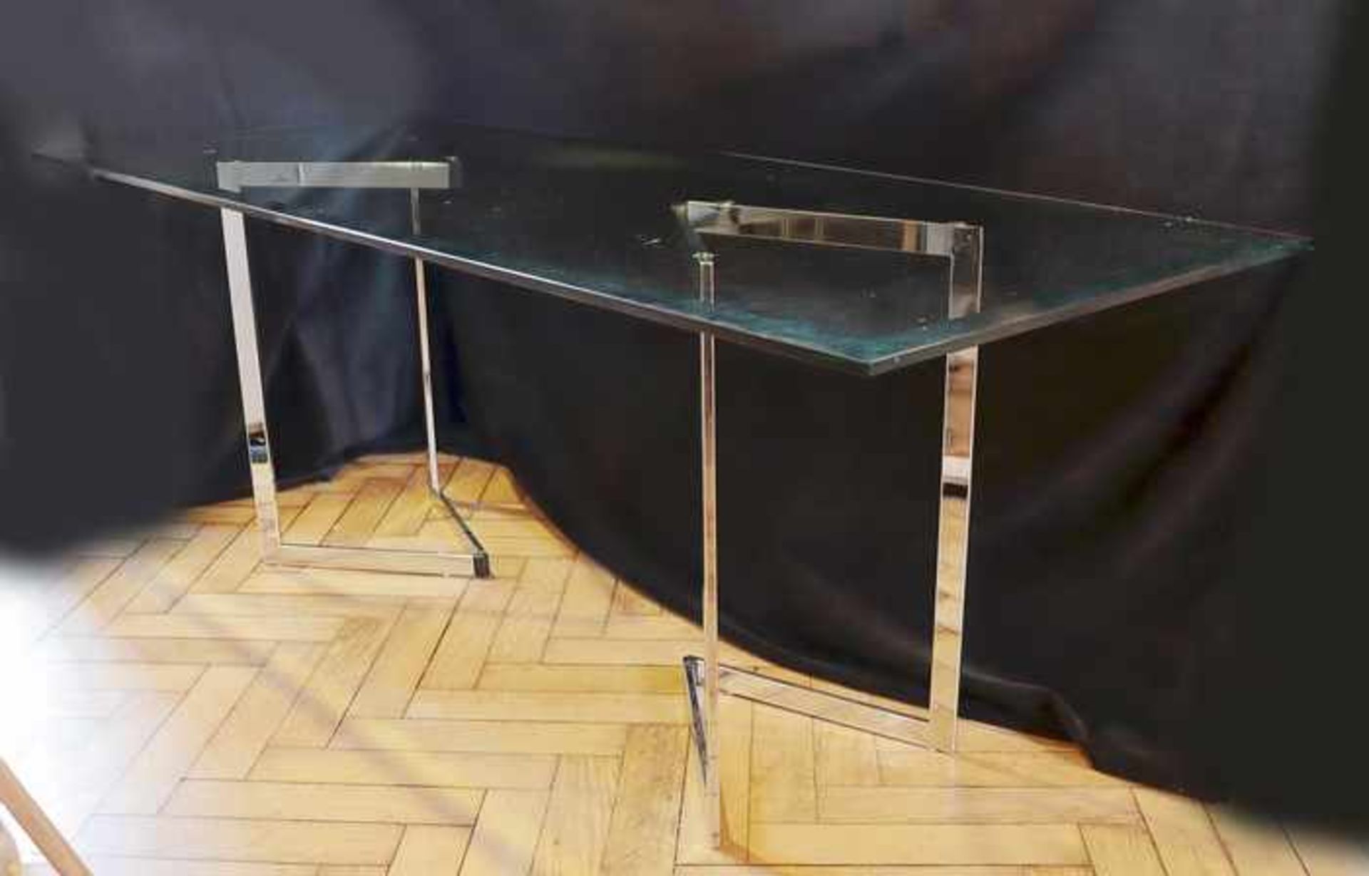 SchreibtischGestell Metall verchromt, dreieckige Formen, rechteckige, Glasplatte, geschliffener