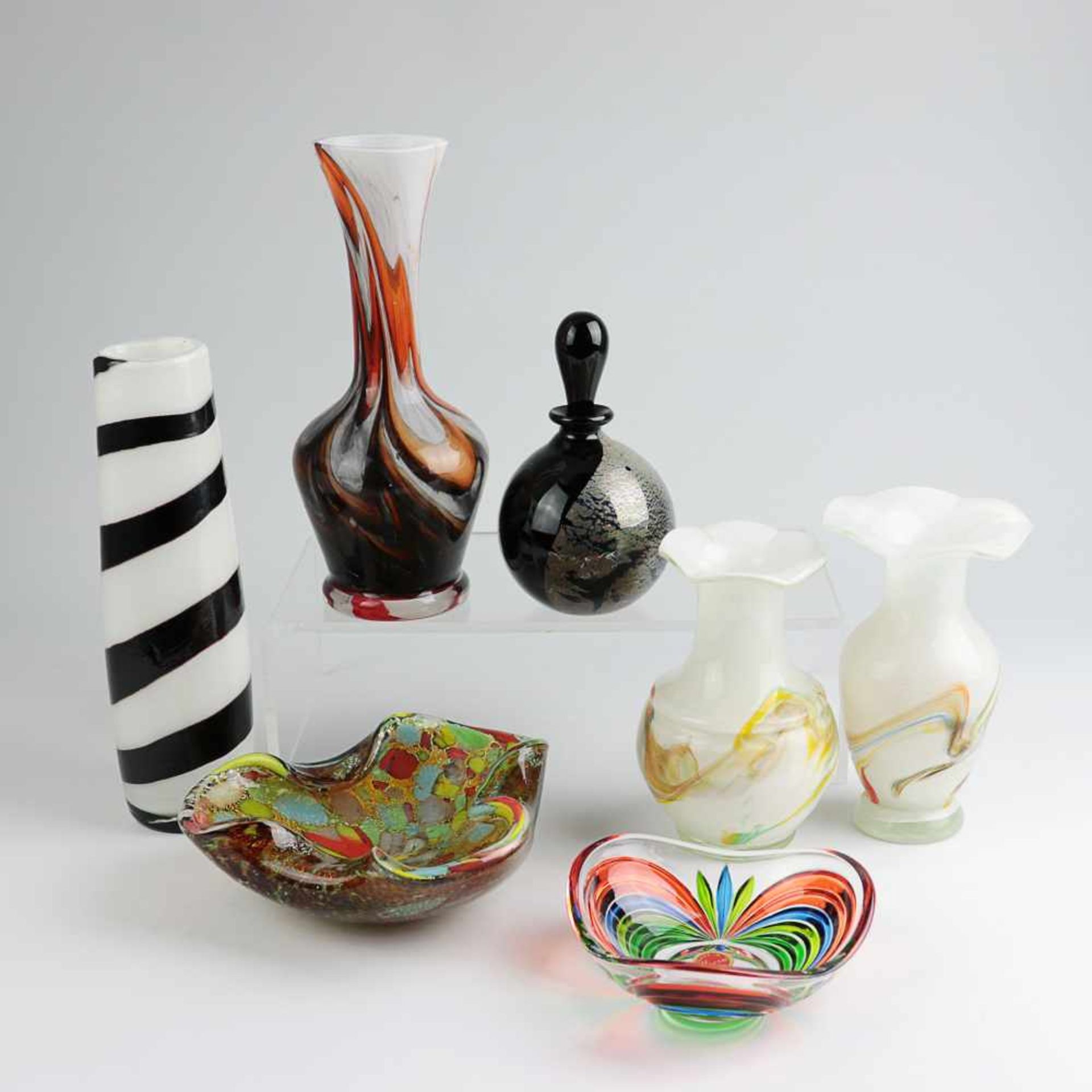 Konvolut7 St., Murano, u.a., 4 Vasen, 2 Schalen, 1 Flakon, untersch. Formen u. Größen, farbloses,