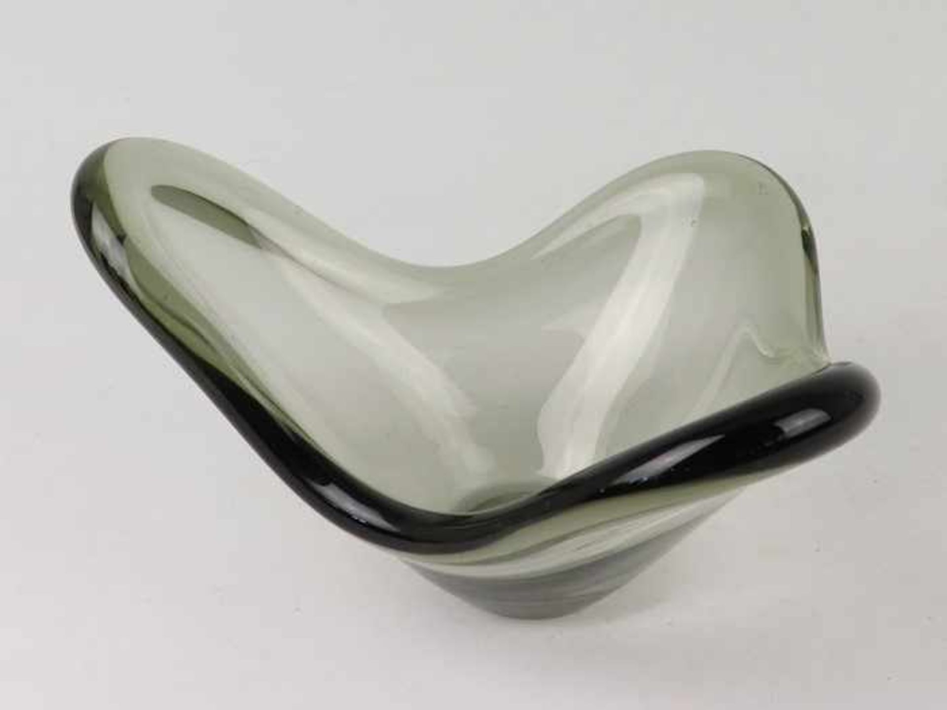 Holmegaard - Schale1954, Dänemark, Entw. Per Lütken (1916-1998), rauchfarbenes dickw. Glas, runder