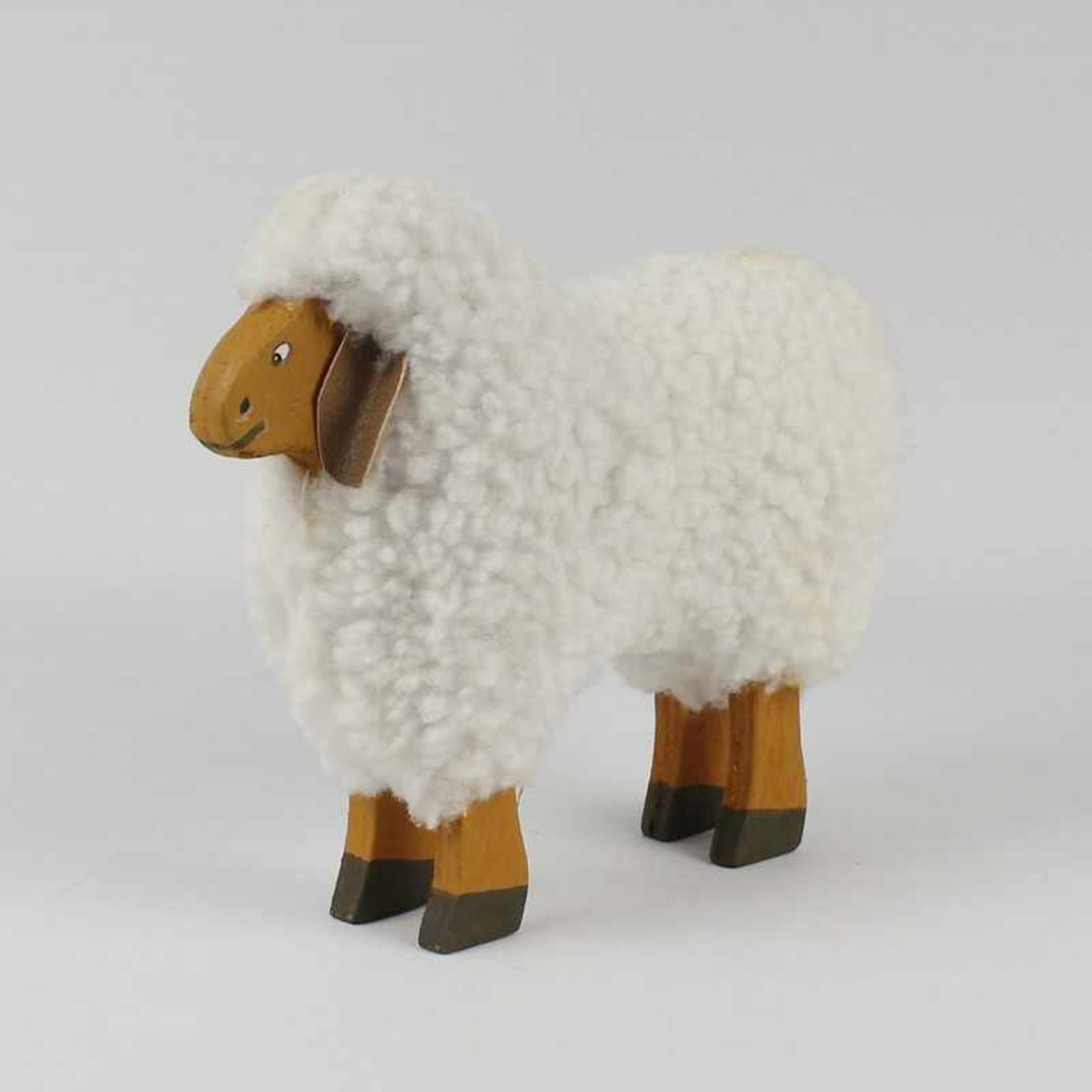 HolzspielzeugSchaf in der Art von François-Xavier Lalanne, stehendes Schaf, Holzkorpus mit künstl.