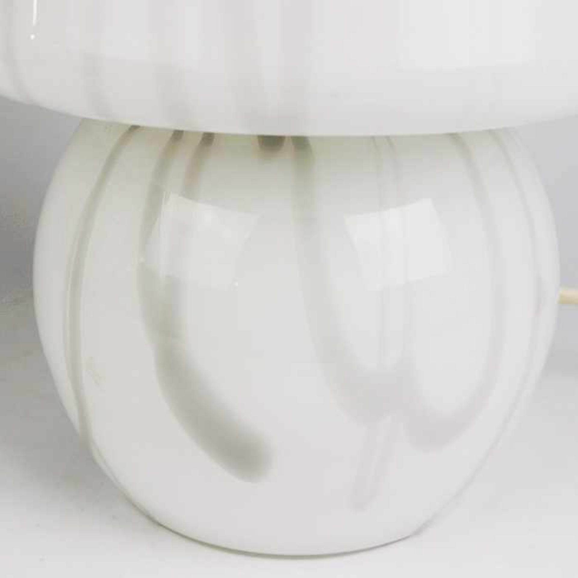 Tischlampe - Murano1970er J., Italien, us. Reste Klebeetikett Vetri Murano, 1-flammig, weiß - Image 2 of 2