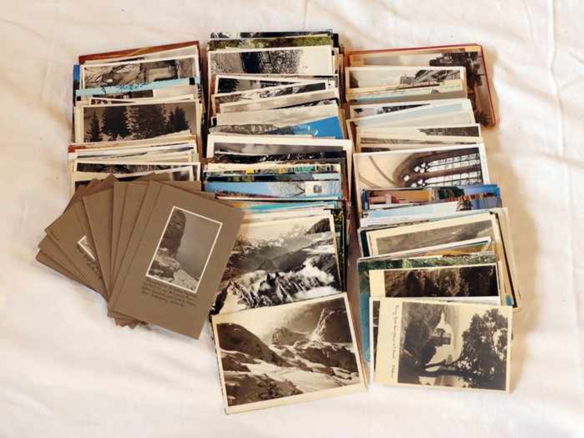 Postkarten - Ansichtenab ca. 1920 -1990, ca. 450 St., s/w. u. farb. lithog., Ansichten v. versch.