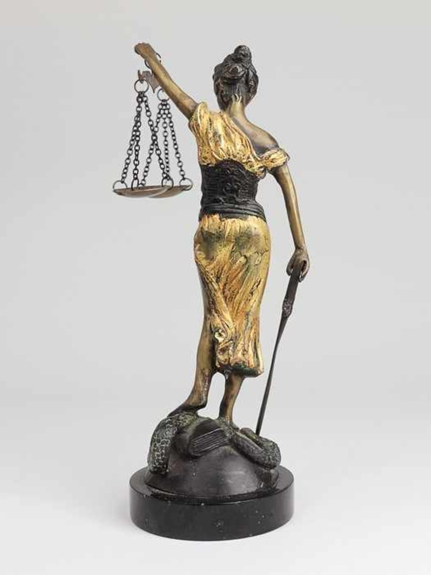 Statuette20.Jh., Metallguss, partiell goldstaff., Justitia - Göttin der Gerechtigkeit m. Attributen, - Bild 4 aus 9