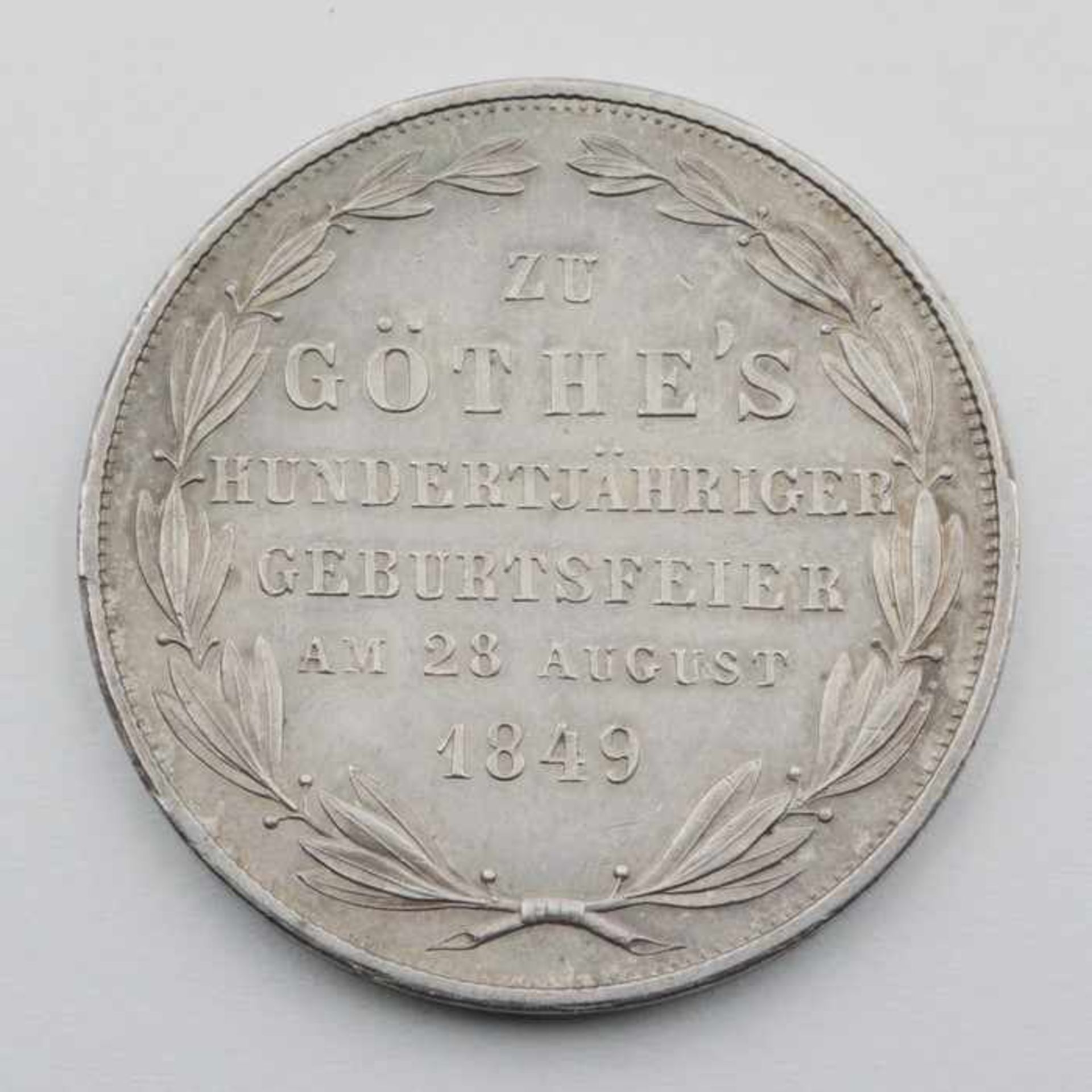 FrankfurtSilbermünze, Doppelgulden 1849, zu Goethe´s 100-jähriger Geburtstagsfeier .., ss. Patina, - Image 2 of 2
