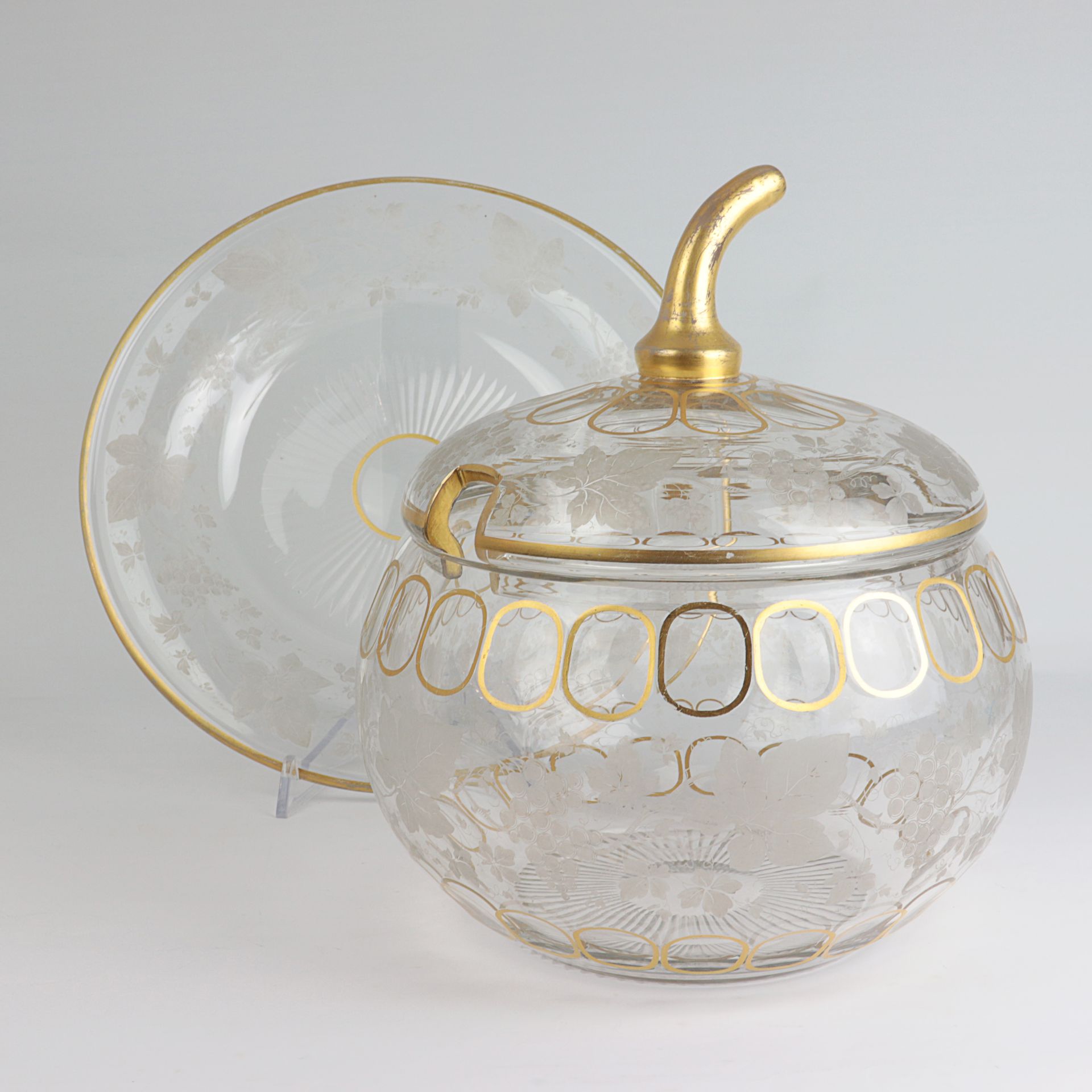 Biedermeier - Bowle19. Jh., Biedermeier, Bowlegefäß u. gr. Teller, farbloses Glas, runder Stand m.