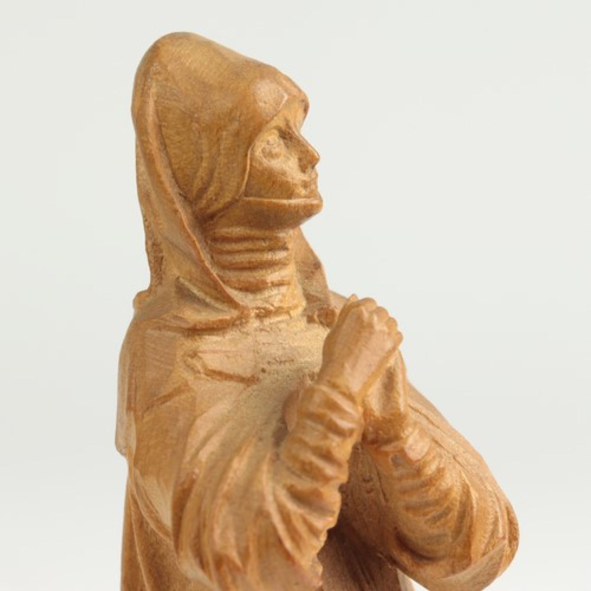 Konvolut - Figuren5 St., 20.Jh., vollplastische Holzschnitzerei, versch. Formen, 1x Heiliger, - Bild 10 aus 10