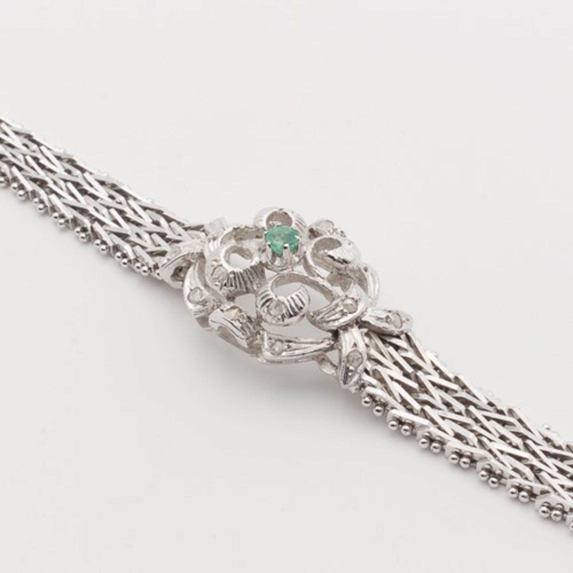 Diamant/Smaragd - ArmbandWG 750, florales, durchbrochenes Mittelteil, besetzt mit Diamantrosen u. - Bild 6 aus 6
