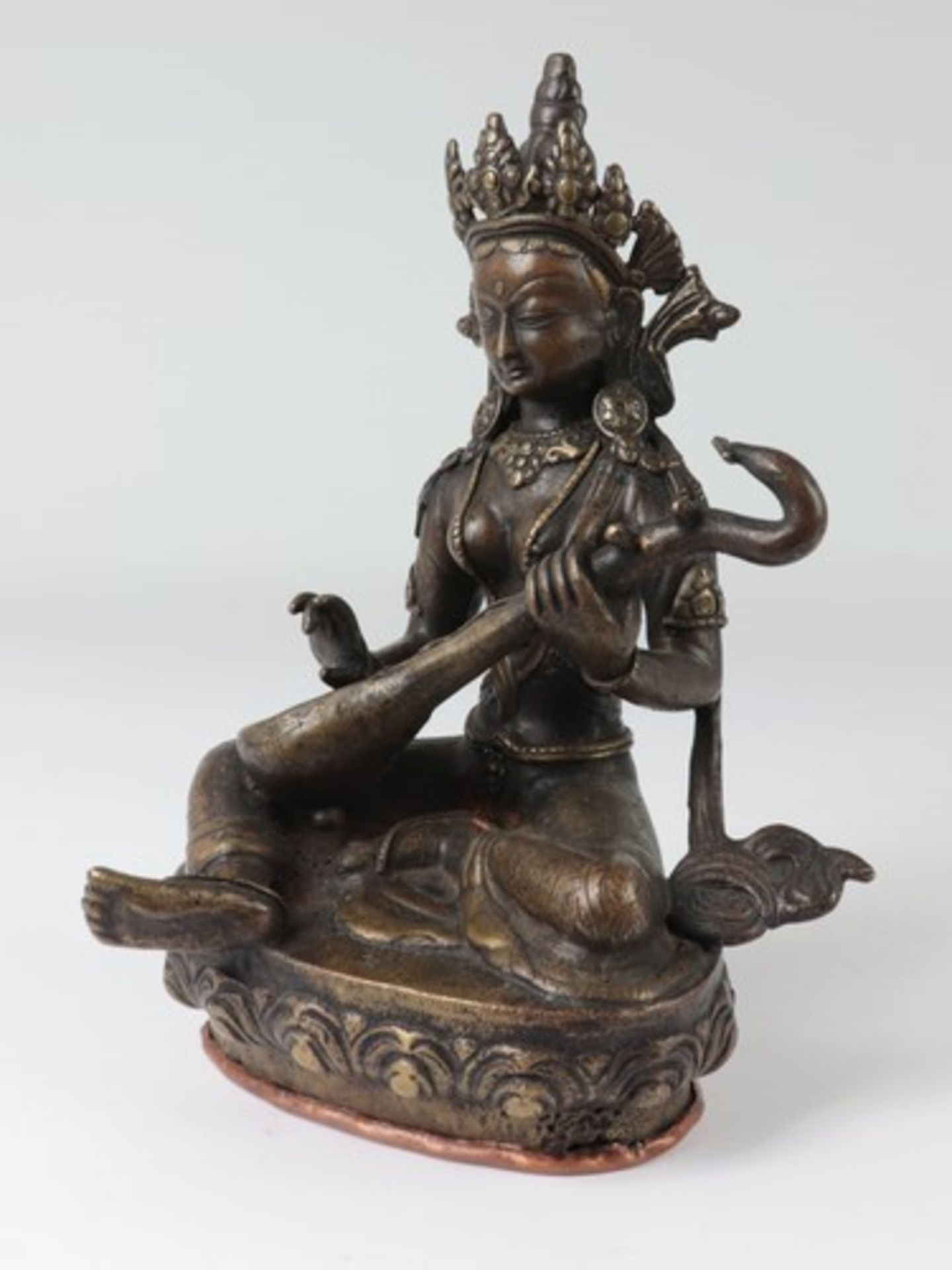 Asiatika - Figurbronzefarbenes Metall, vollplastische weibliche Figur mit Sitar (hinduistische - Bild 3 aus 5