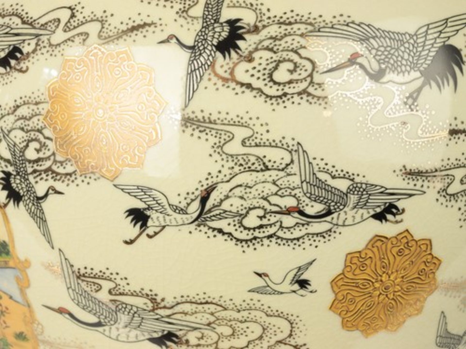 Fischbowlrote Marke, crown porcelin, heller Scherben, gebauchte Form, umlaufend polychromer - Bild 4 aus 7