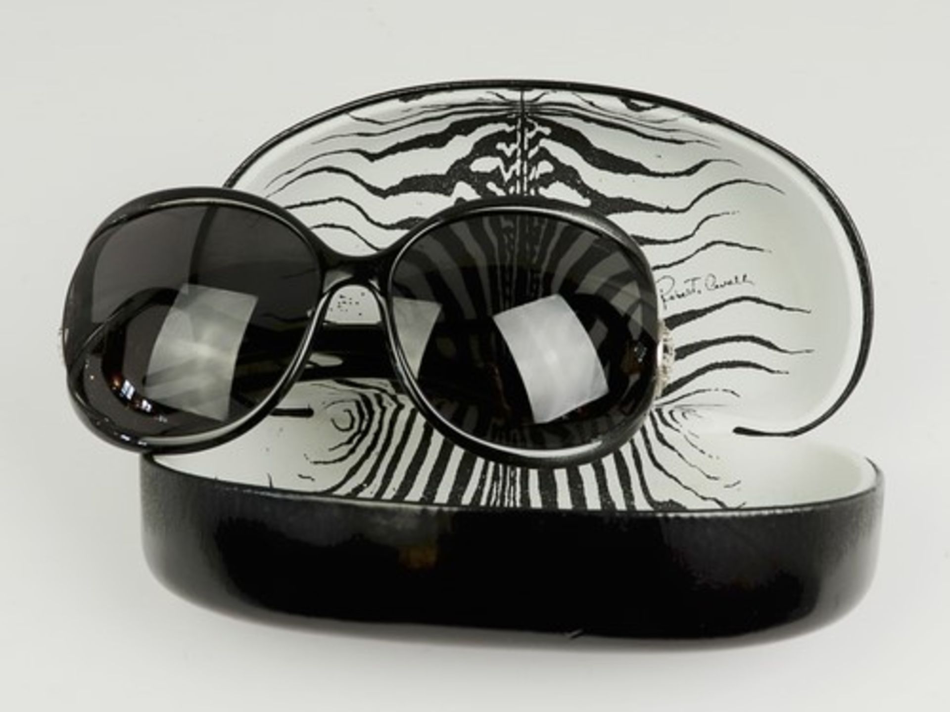 Roberto Cavalli - Sonnenbrilleschwarzer Kunststoff, seitl. straßbesetzte Monogramme, Gläser mit min.