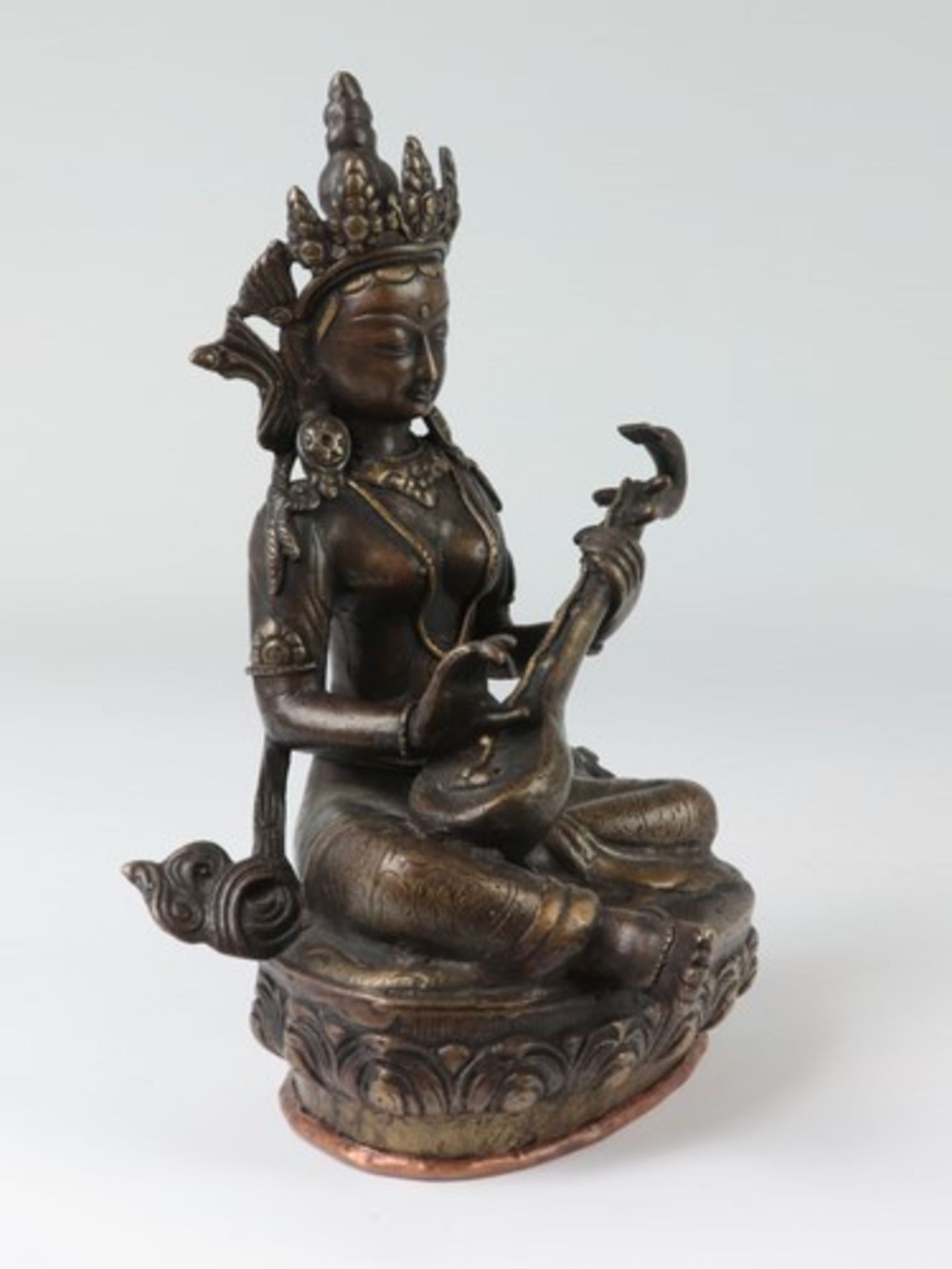 Asiatika - Figurbronzefarbenes Metall, vollplastische weibliche Figur mit Sitar (hinduistische - Bild 2 aus 5