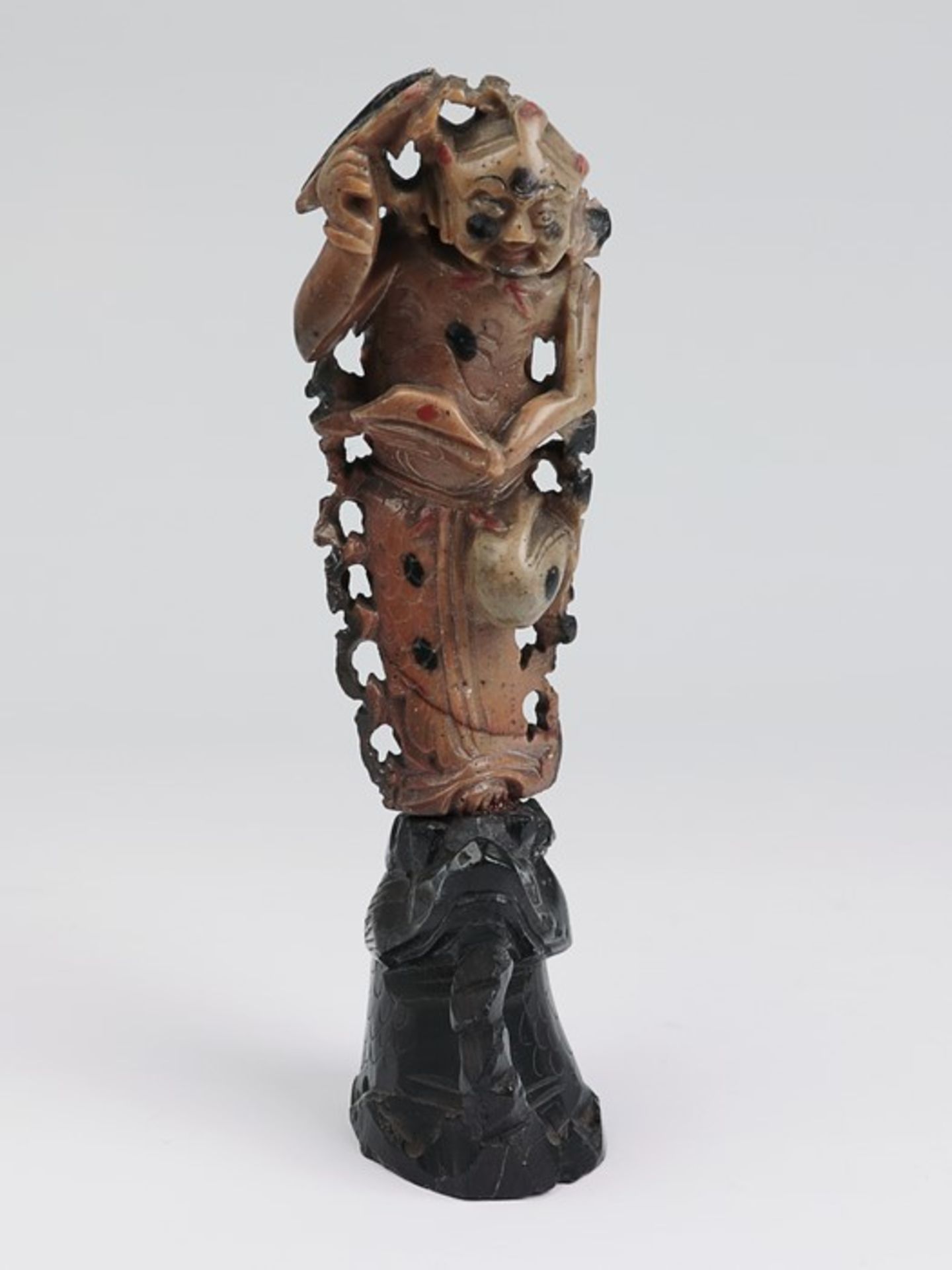 Figur - Indonesien20.Jh., brauner u. schwarzer Speckstein, vollplastische Schnitzerei, Figur einer