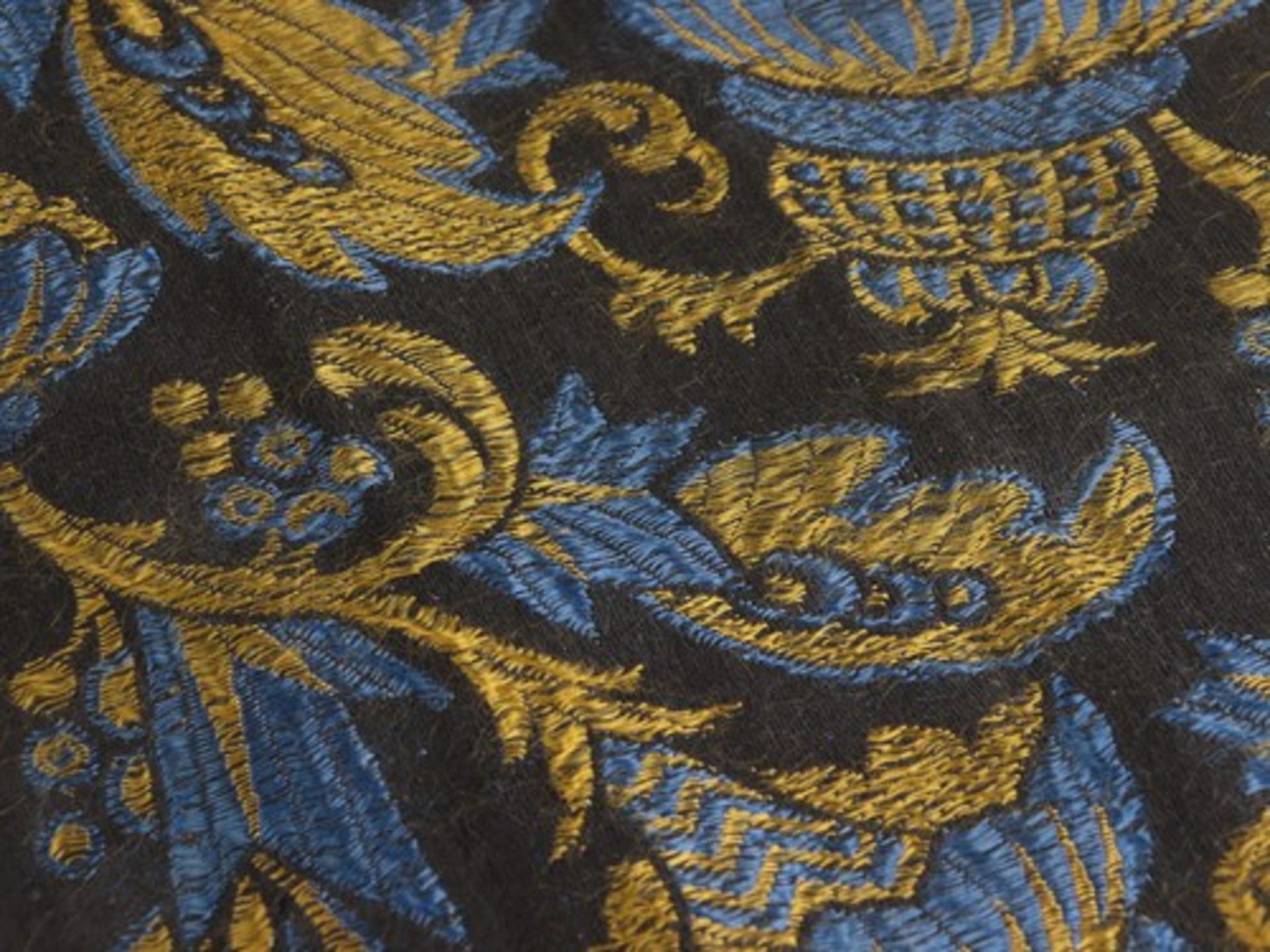 Tischdecke - Art-découm 1920, schwarz, gold, blau, orientalisch anmutendes florales Muster, - Image 2 of 3