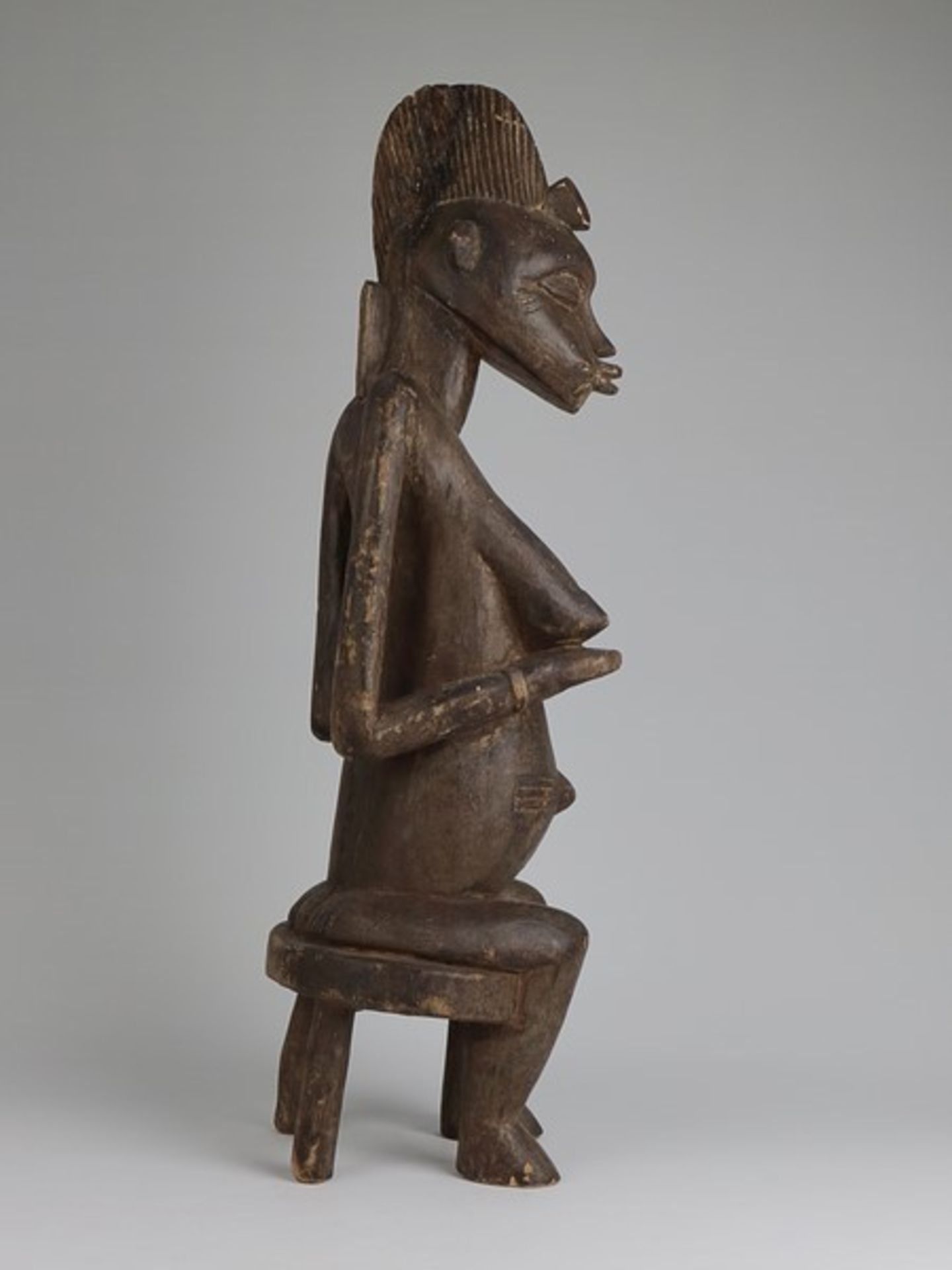 Holzfigur20.Jh., Afrika, vollplastische Holzschnitzerei, sitzende, weibliche Fruchtbarkeitsfigur, - Bild 5 aus 5