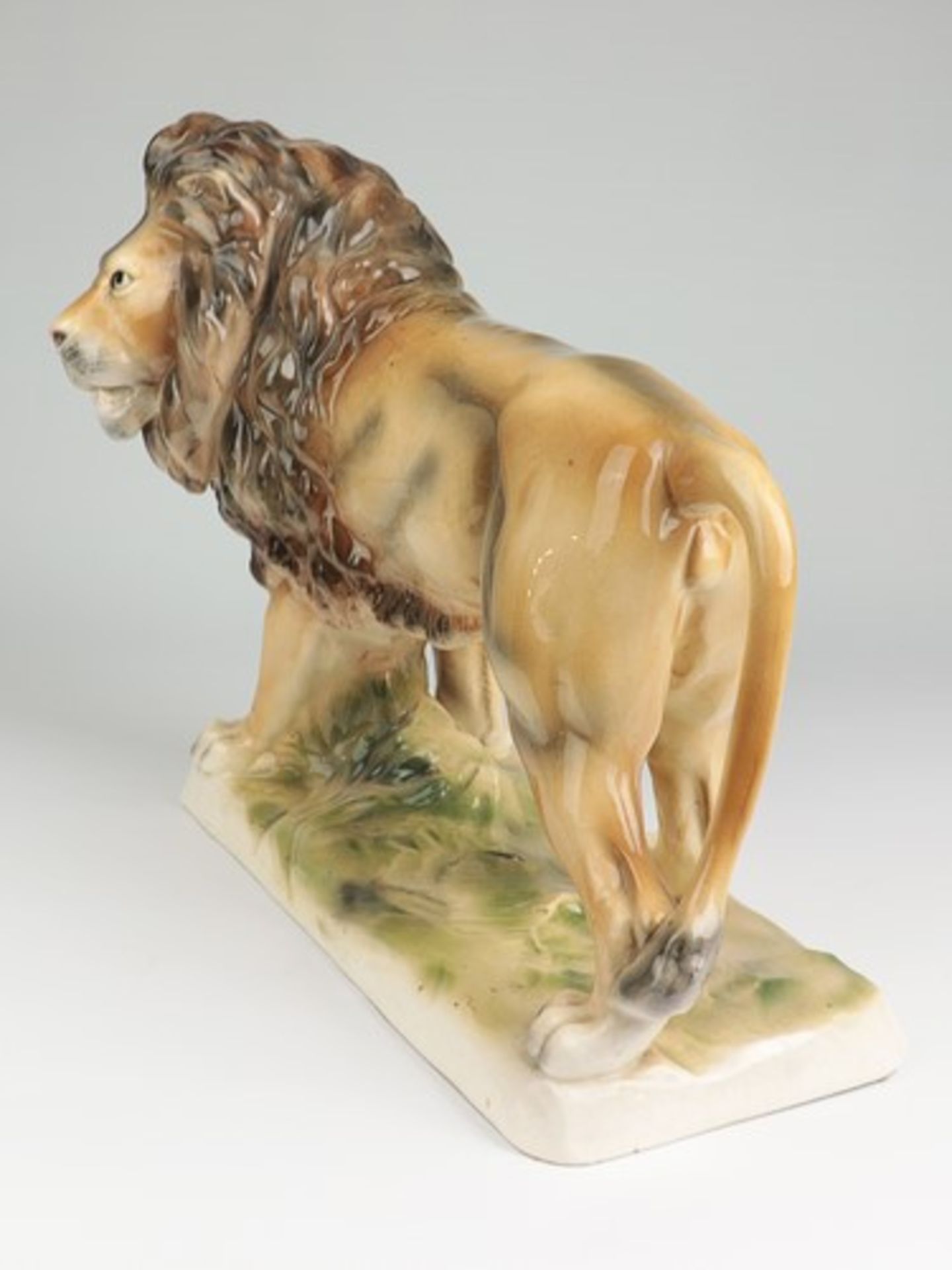 Sitzendorf - FigurStempelmarke, Steingut, vollplast. Figur eines schreitenden Löwen auf - Image 3 of 7