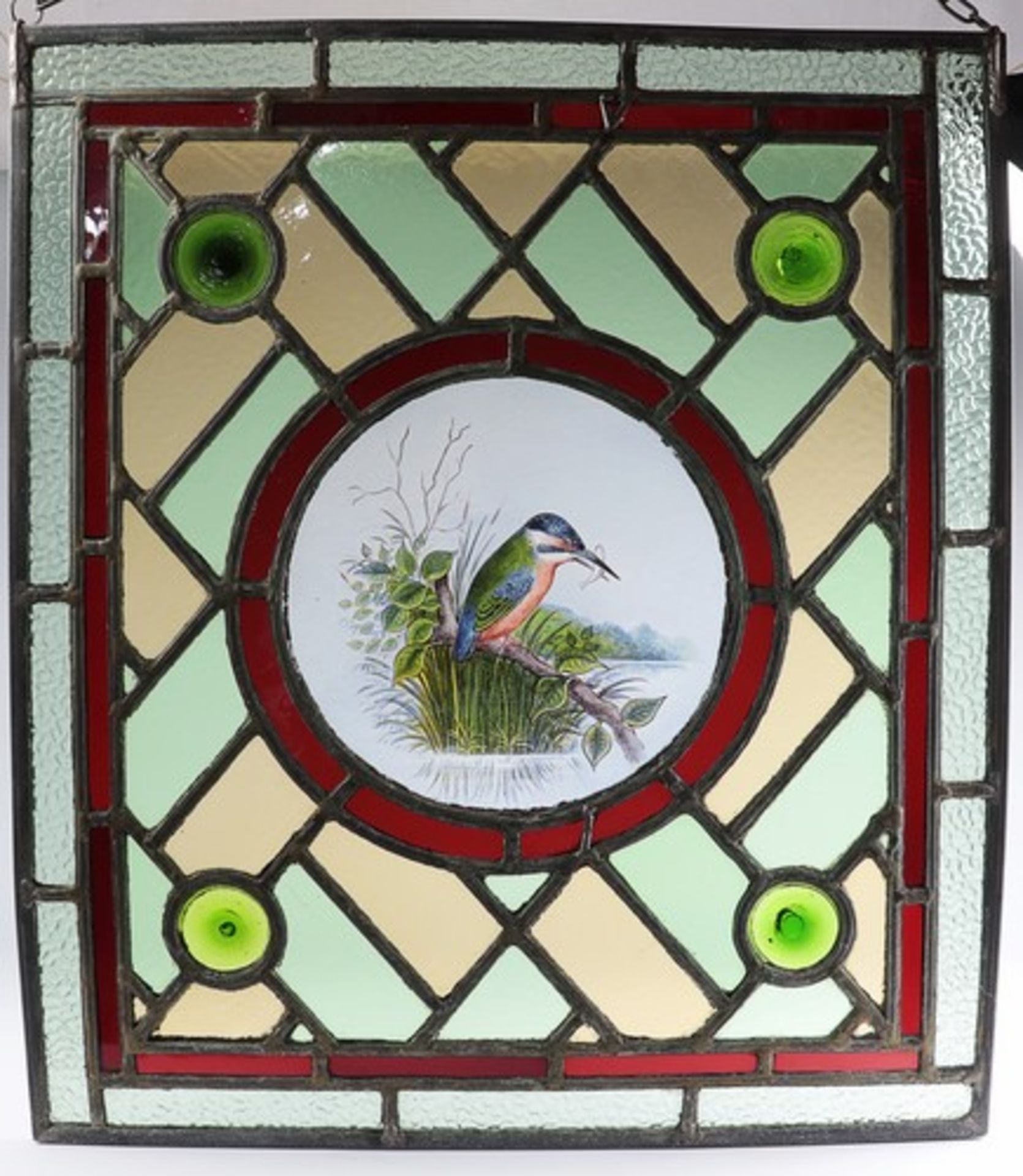 Glasfensterum 1900, farblose u. polychrome Bleiverglasung in rechteckiger Metallrahmung, außen