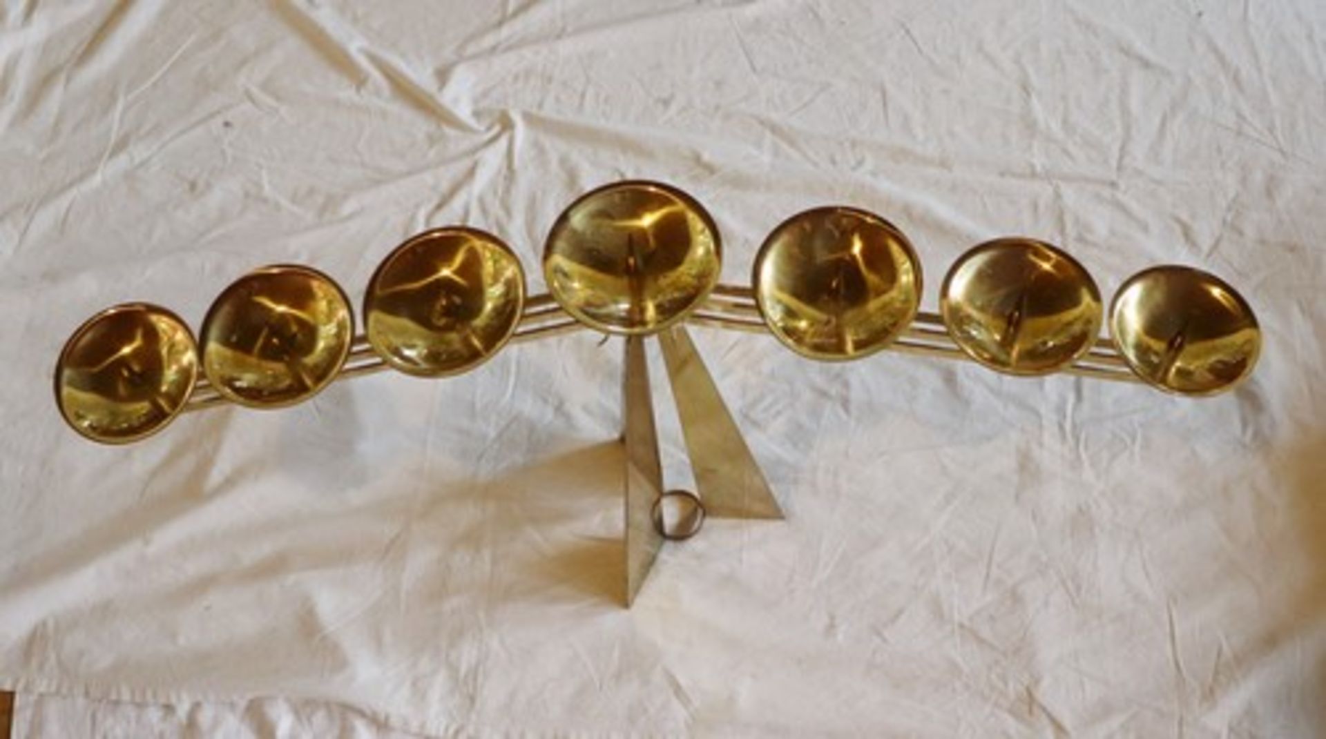 KerzenleuchterMessing, goldfarbenes Metall, ausgefallener Designentwurf, 7-flammig, 2 Arme, - Bild 2 aus 2