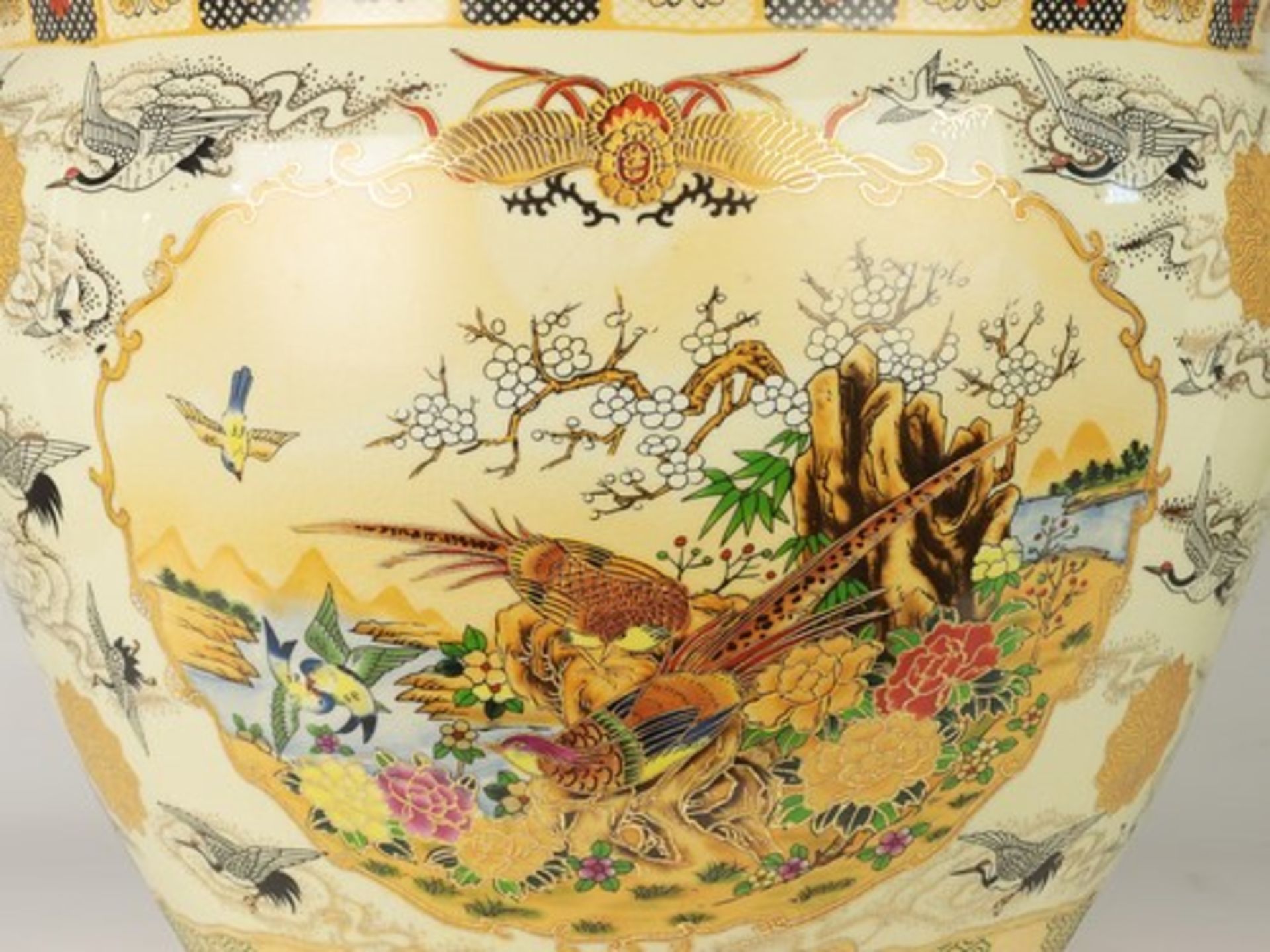 Fischbowlrote Marke, crown porcelin, heller Scherben, gebauchte Form, umlaufend polychromer - Bild 6 aus 7