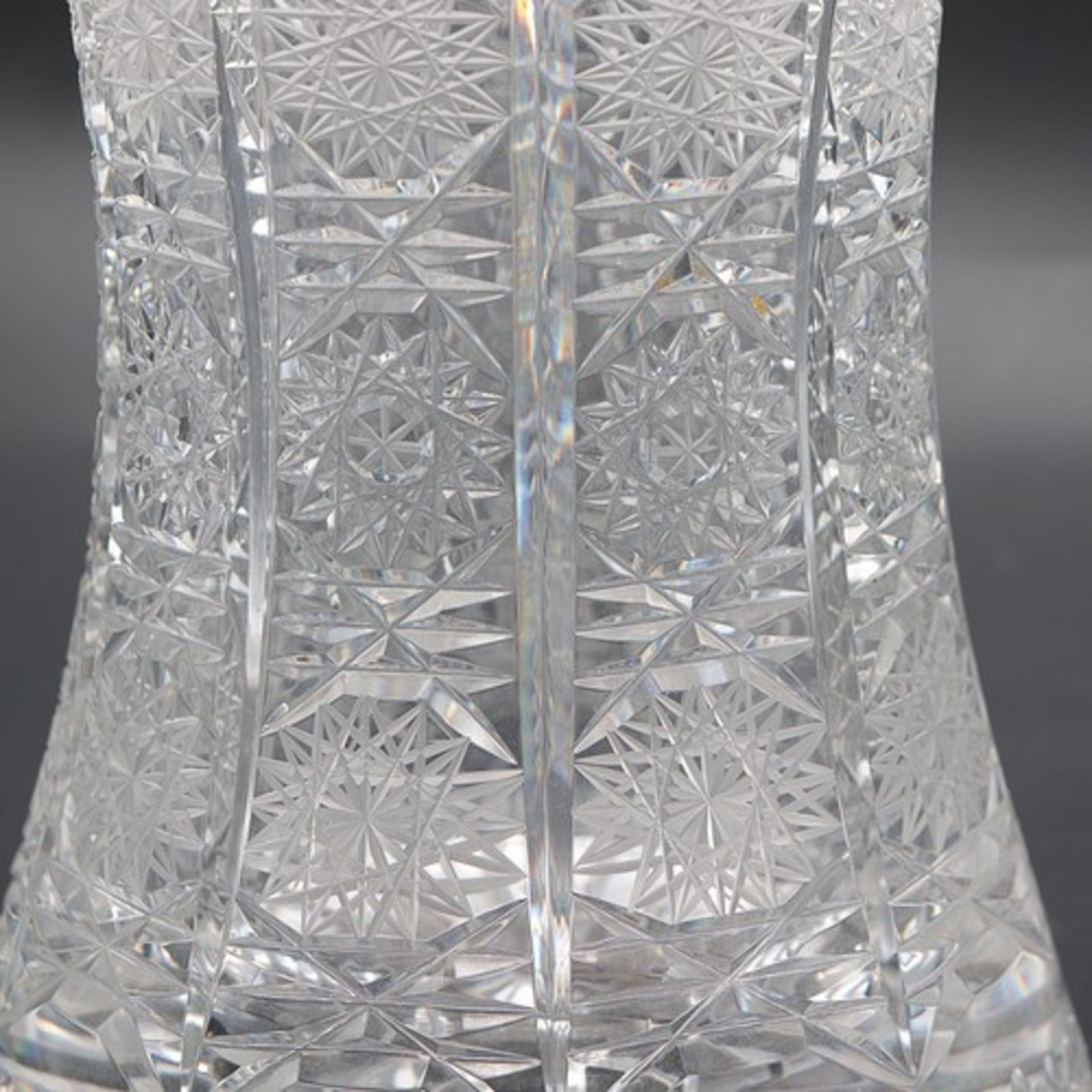 Böhmen - Vase1900/20, Böhmen, farbloses Bleikristallglas, runder Stand m. Bodenstern, konkaver - Image 3 of 4