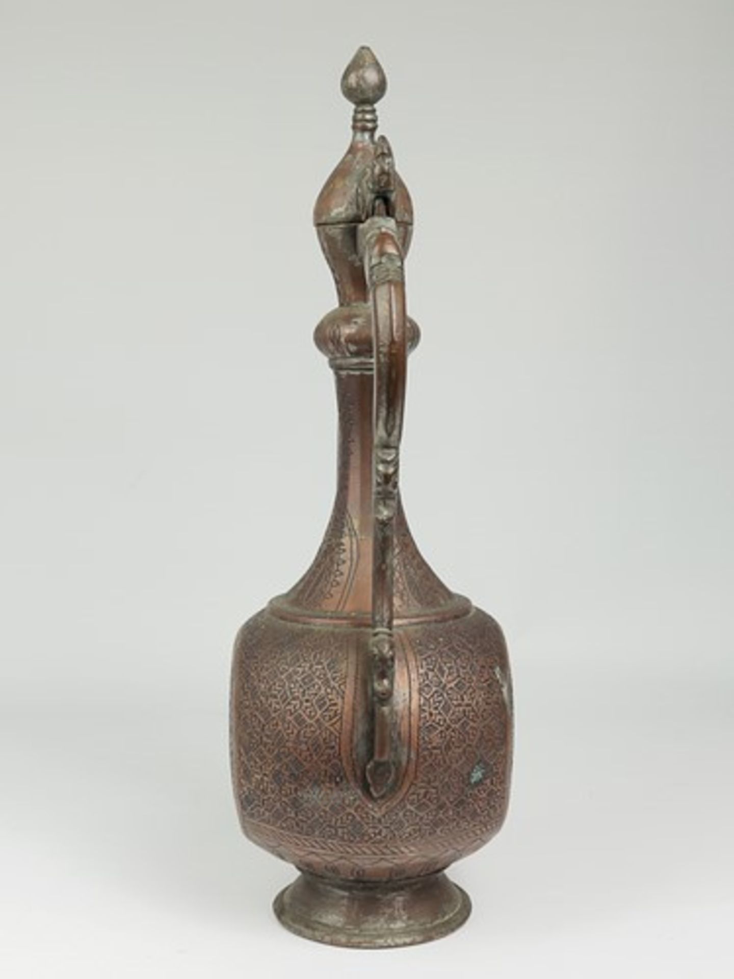 Kanne - Indien/Orientalischwohl um 1900, im Stil der Bidriware, Metall, verkupfert, runder Stand, - Bild 2 aus 6