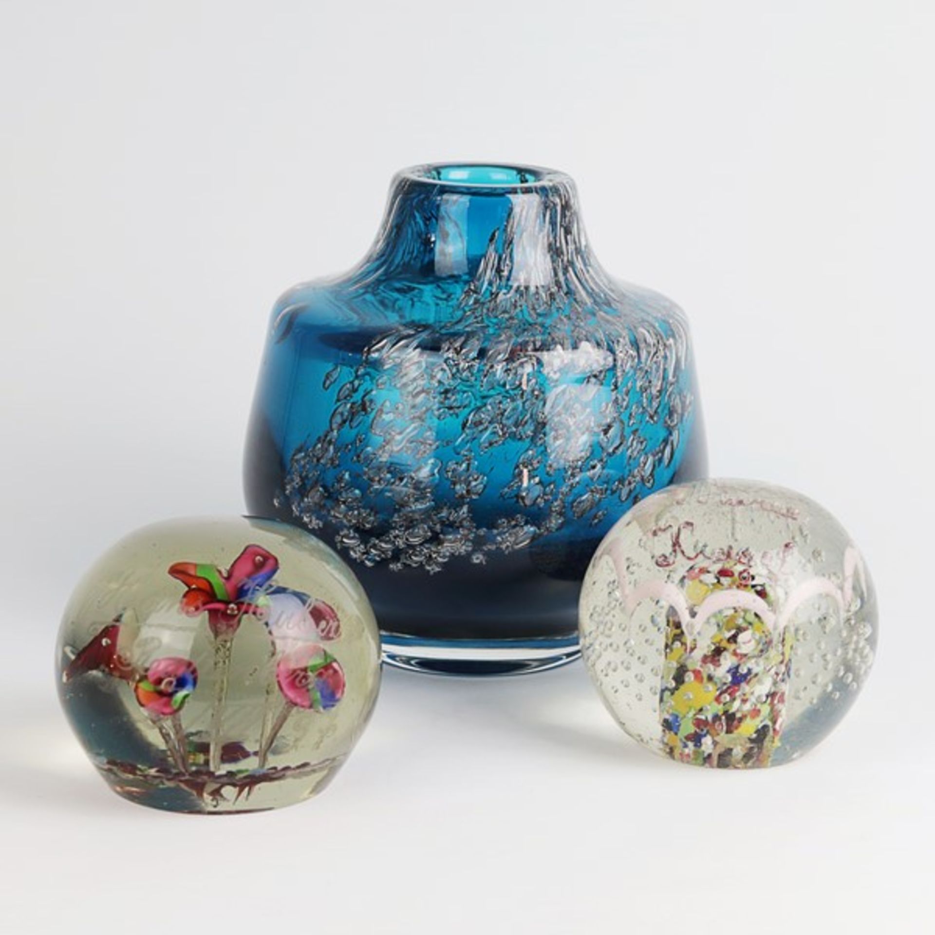 Konvolut1990/2000, 3 St., Zwiesel, Bayrischer Wald, u.a., 2 Paperweights u. 1 Vase, untersch. Formen