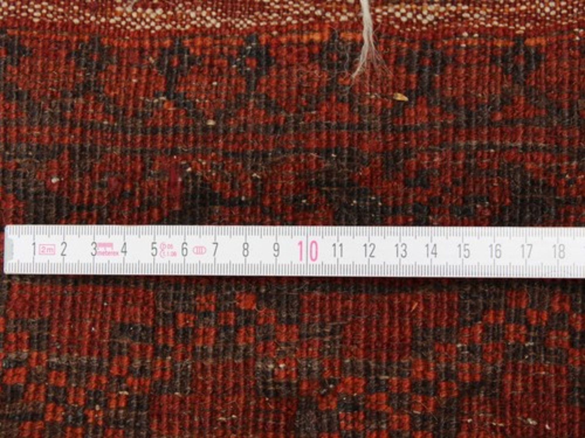 OrientteppichAfghanistan, Wolle/Wolle, hoher Flor, rot/gold, schwarz, mehrfach Bordüre, im Feld 2 - Image 2 of 8