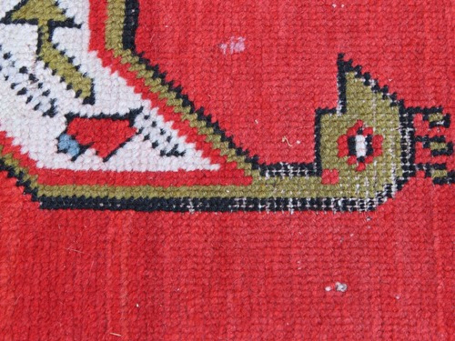 Orientbrückeum 1920/30, Kaukasus, Wolle/Wolle, wohl datiert 1344 / 1925, kräftig roter Fond, - Image 4 of 7