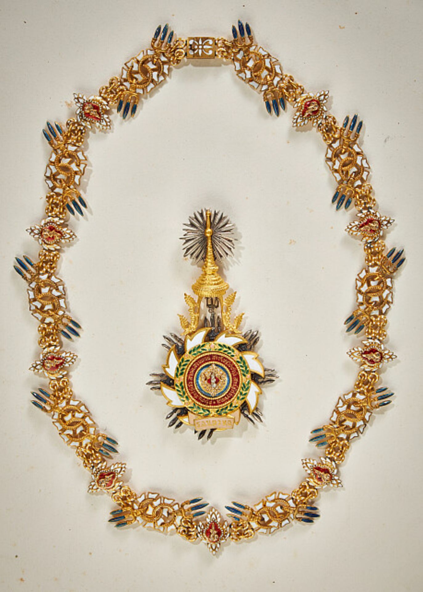 Ausländische Orden & Ehrenzeichen - Thailand : Vollständiger Ordenssatz, verliehen an - Bild 2 aus 21