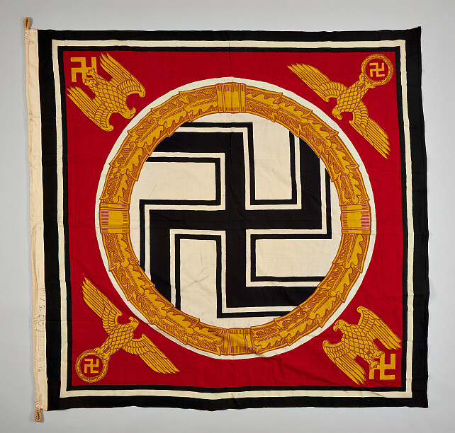 Deutsches Reich 1933 - 1945 - Führende Persönlichkeiten des 3.Reiches : Führerstandarte.Exemplar zur - Image 4 of 4