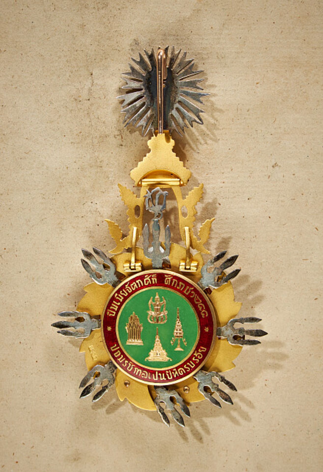 Ausländische Orden & Ehrenzeichen - Thailand : Vollständiger Ordenssatz, verliehen an - Bild 5 aus 21