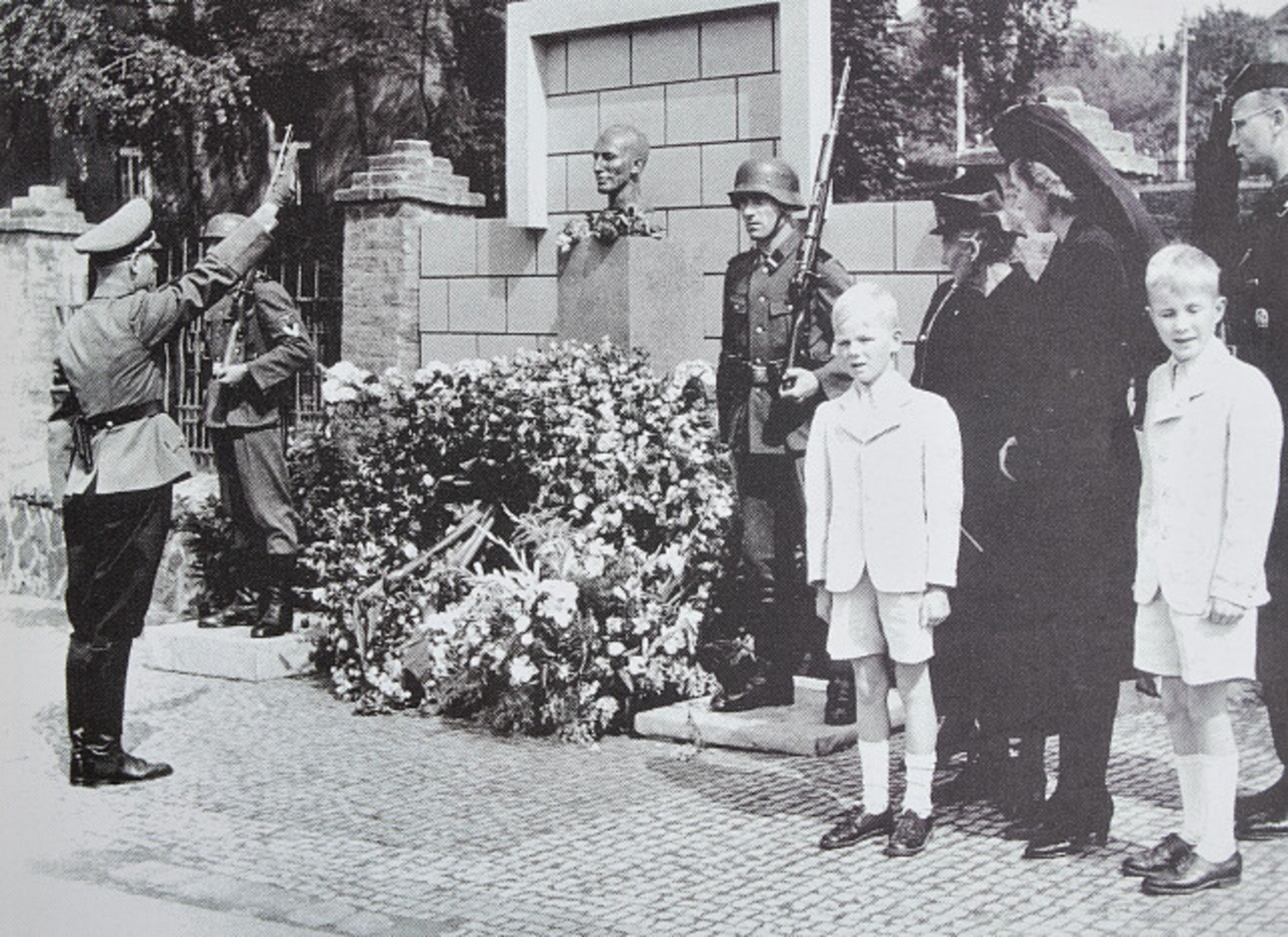 Deutsches Reich 1933 - 1945 - Führende Persönlichkeiten des 3.Reiches : Porträtbüste Reinhard - Bild 2 aus 7