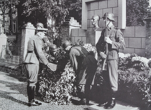 Deutsches Reich 1933 - 1945 - Führende Persönlichkeiten des 3.Reiches : Porträtbüste Reinhard - Image 3 of 7