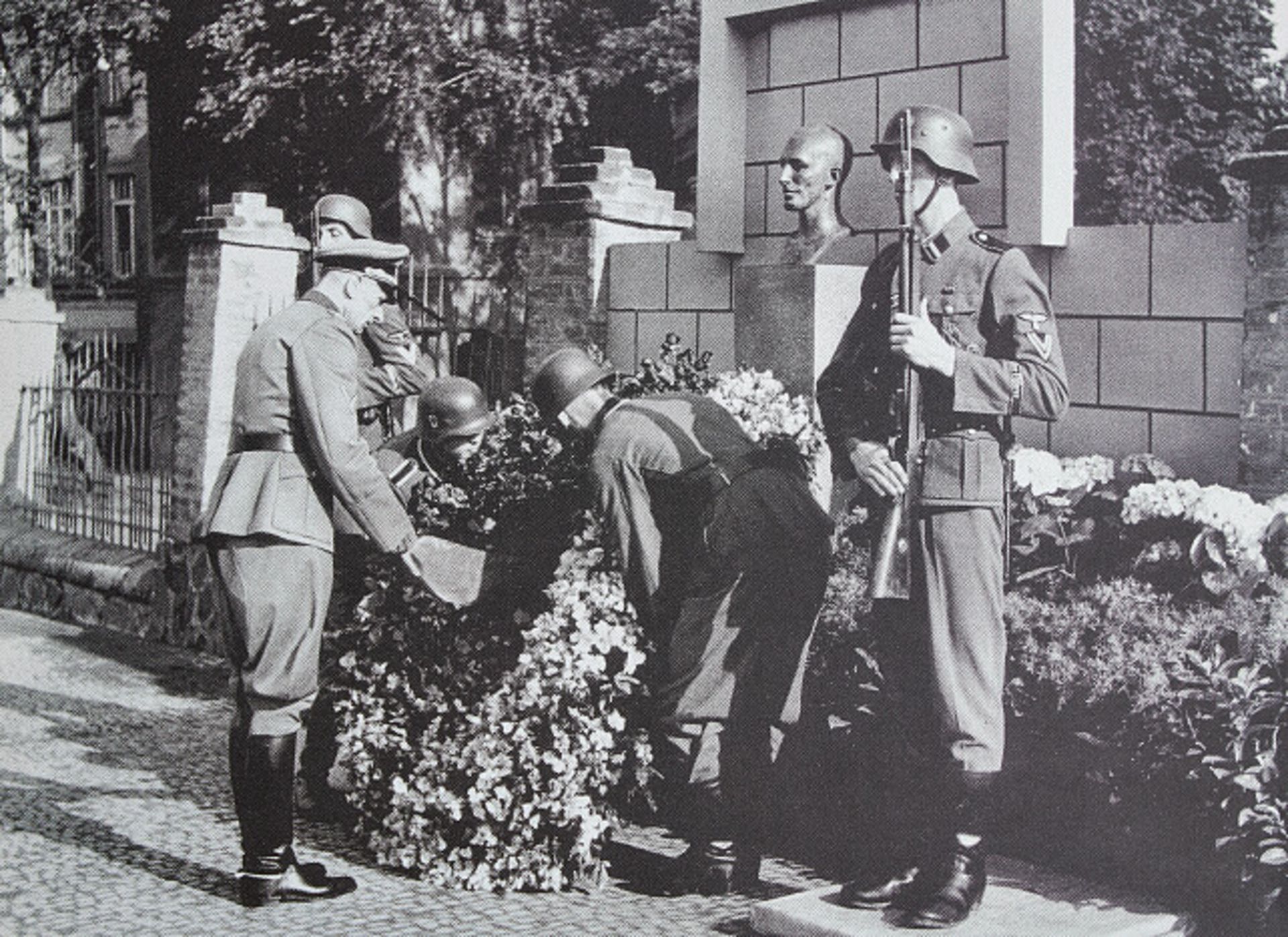 Deutsches Reich 1933 - 1945 - Führende Persönlichkeiten des 3.Reiches : Porträtbüste Reinhard - Bild 3 aus 7