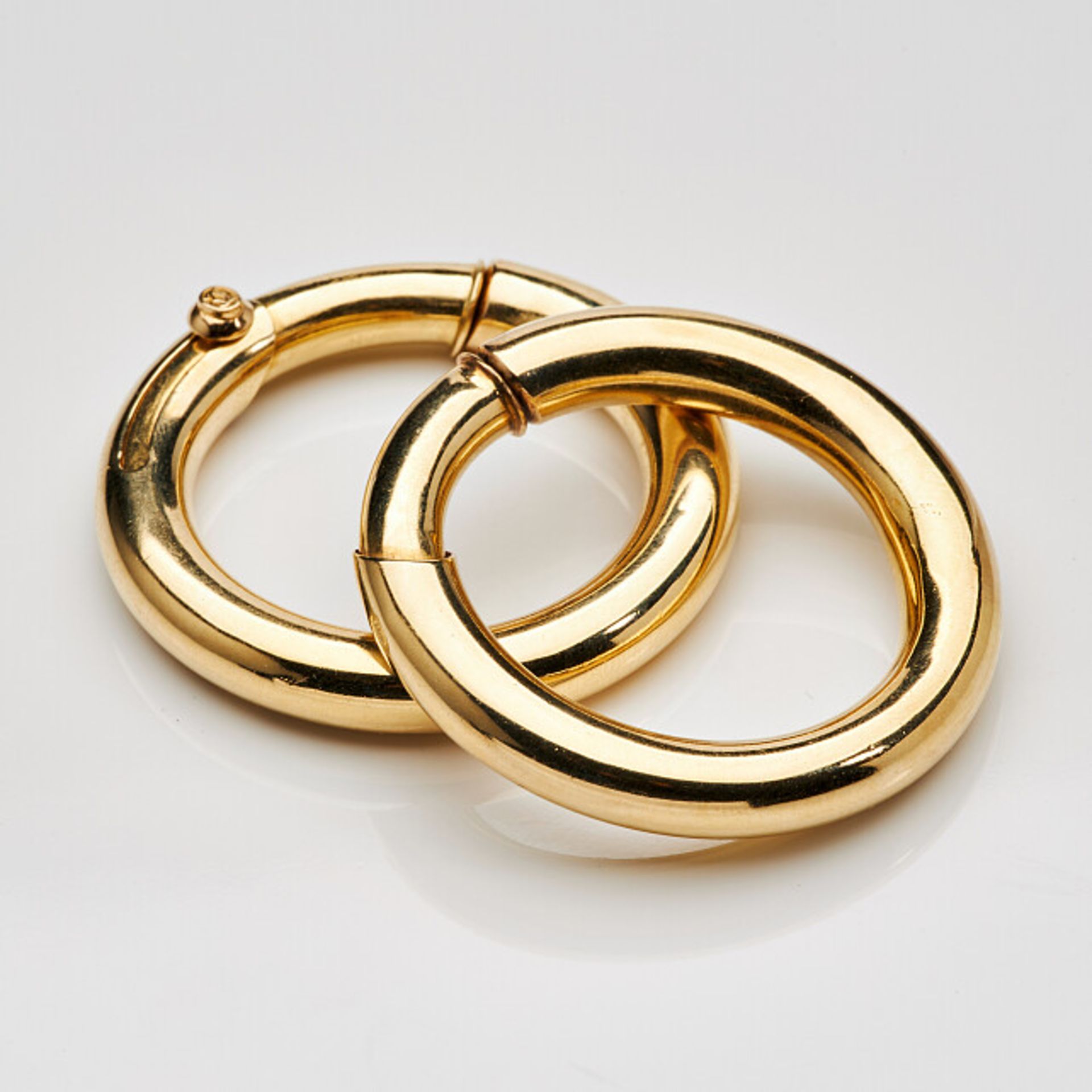 Deutsches Reich 1933 - 1945 - Schmuck und Juwelen : A pair of gold Cartier Earhoops.