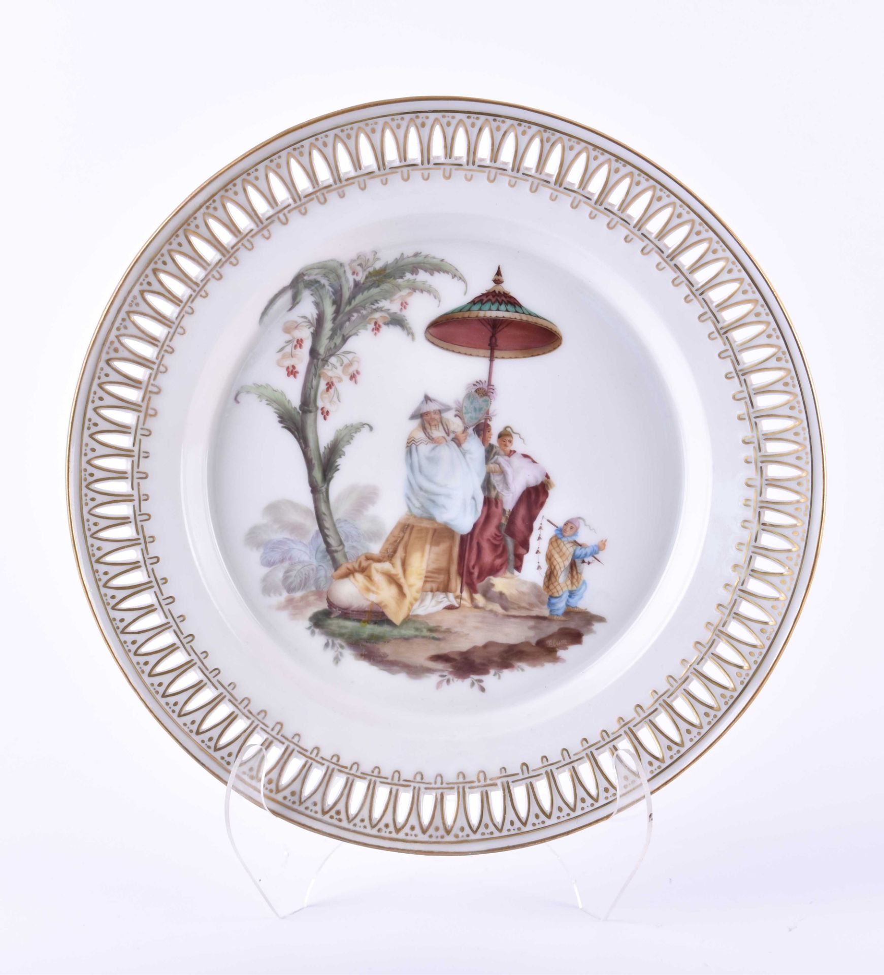 Plate KPM Berlin around 1780colored and gold painted, in the mirror Chinoi series, with wickerwork