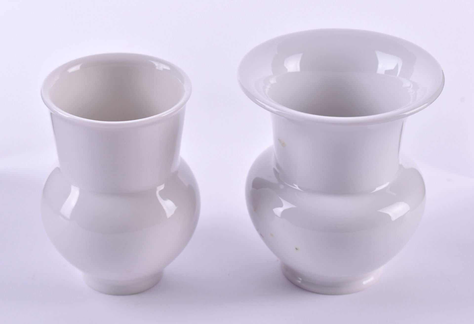 2 vases KPM Berlinwhite porcelain, blue scepter mark, 1st choice, height: 9.5 cm and 10 cm2 Vasen - Bild 2 aus 4