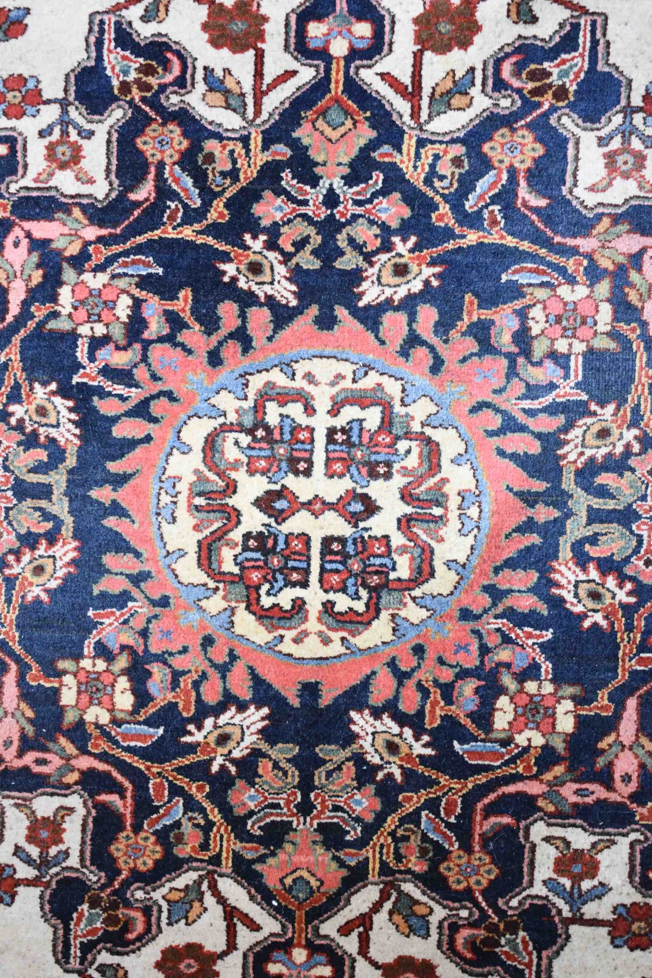 Old oriental carpethand-knotted, 1.95 mx 1.39 mAlter Orientteppichhandgeknüpft, 1,95 m x 1,39 m - Bild 3 aus 4