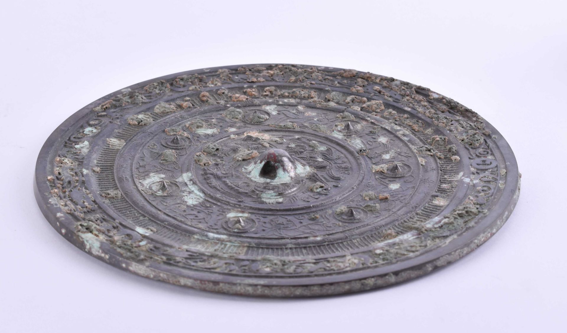 Bronze mirror China probably Tang dynastyon the front side with relief decor, Ø 20.5 cm, weight - Bild 3 aus 5