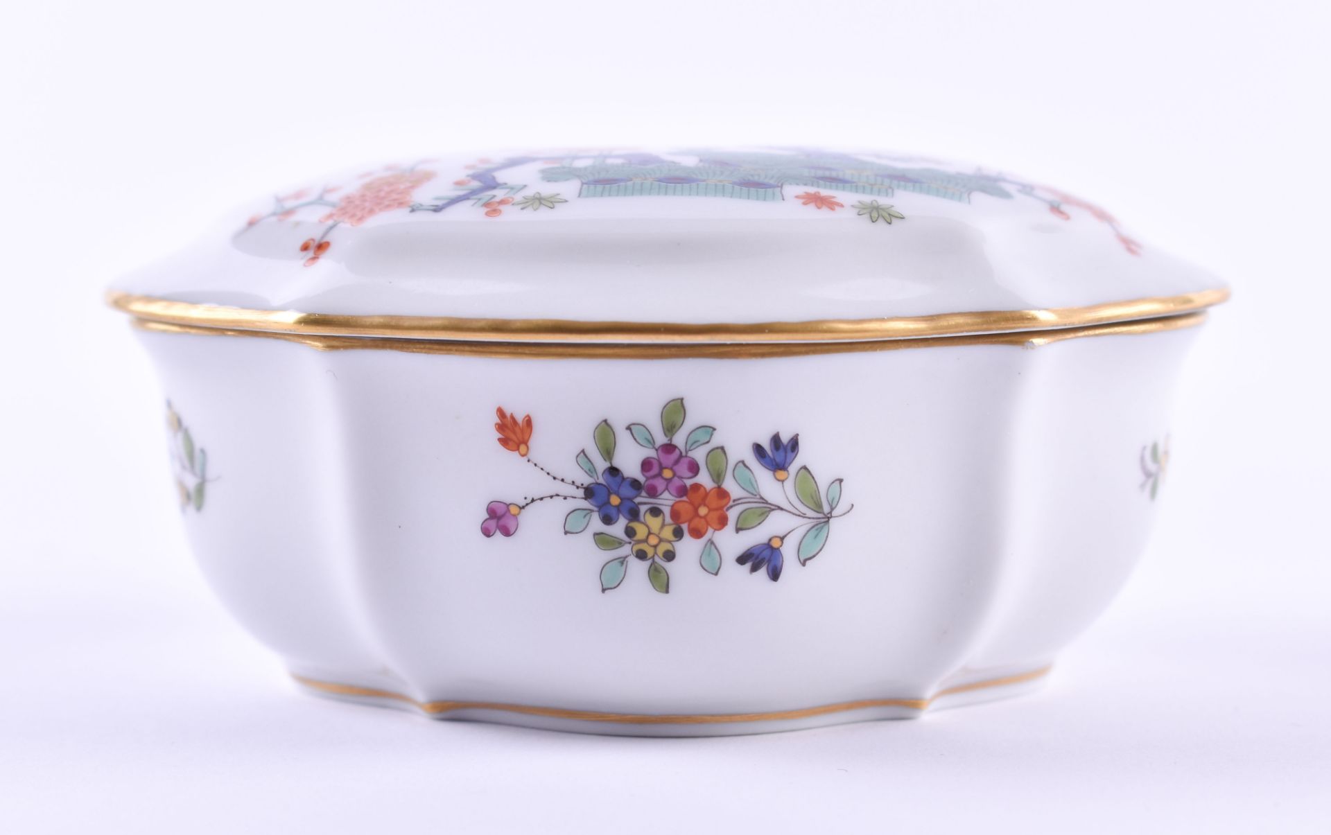 Lid box Meissen 20th centurywith Indian flower and bird painting, 10 cm x 8 cm x 4 cm, blue sword