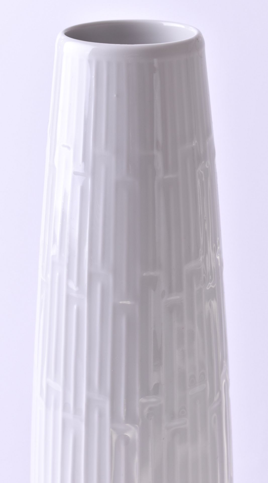 Vase Meissenwhite porcelain, blue swords mark, 1st choice, height: approx. 32.5 cmVase - Bild 2 aus 3