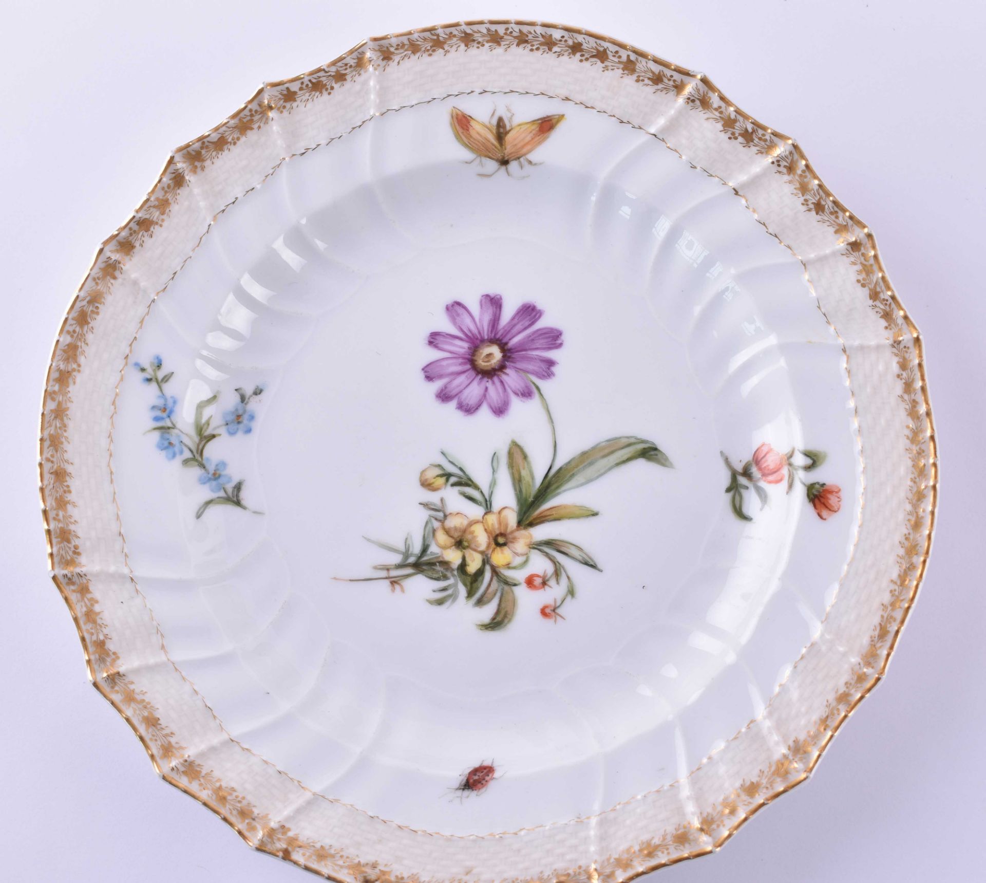 2 coffee plates KPM 19th centurydecor with scattered flowers with insects, with gold rim, blue - Bild 5 aus 7