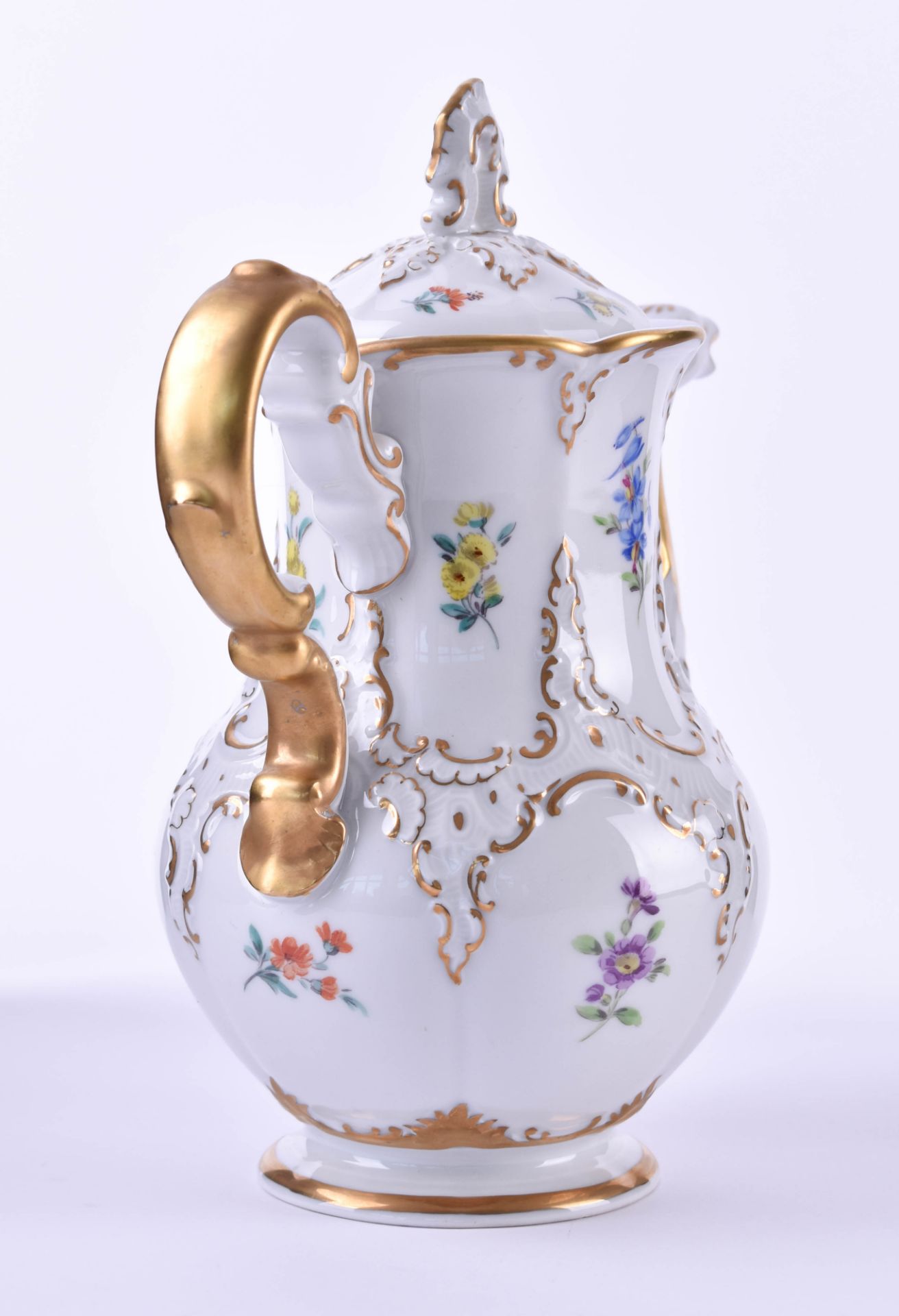 Mocha pot Meissen 20th centuryBaroque decor with scattered flowers, polychrome painted with gold - Bild 3 aus 5